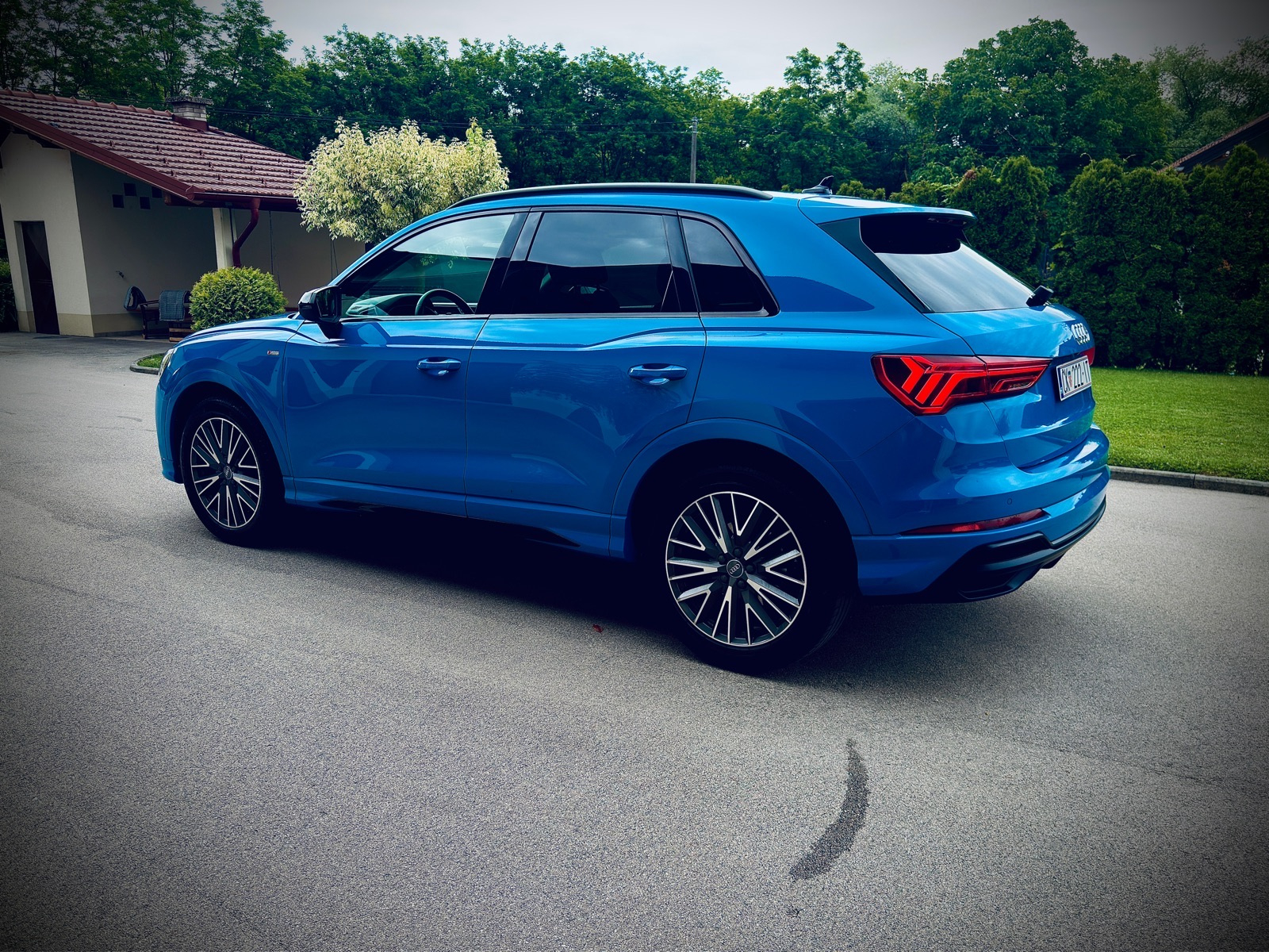 Audi Q3 35 TFSI // S tronic // S line // Black optic, fotografija 6