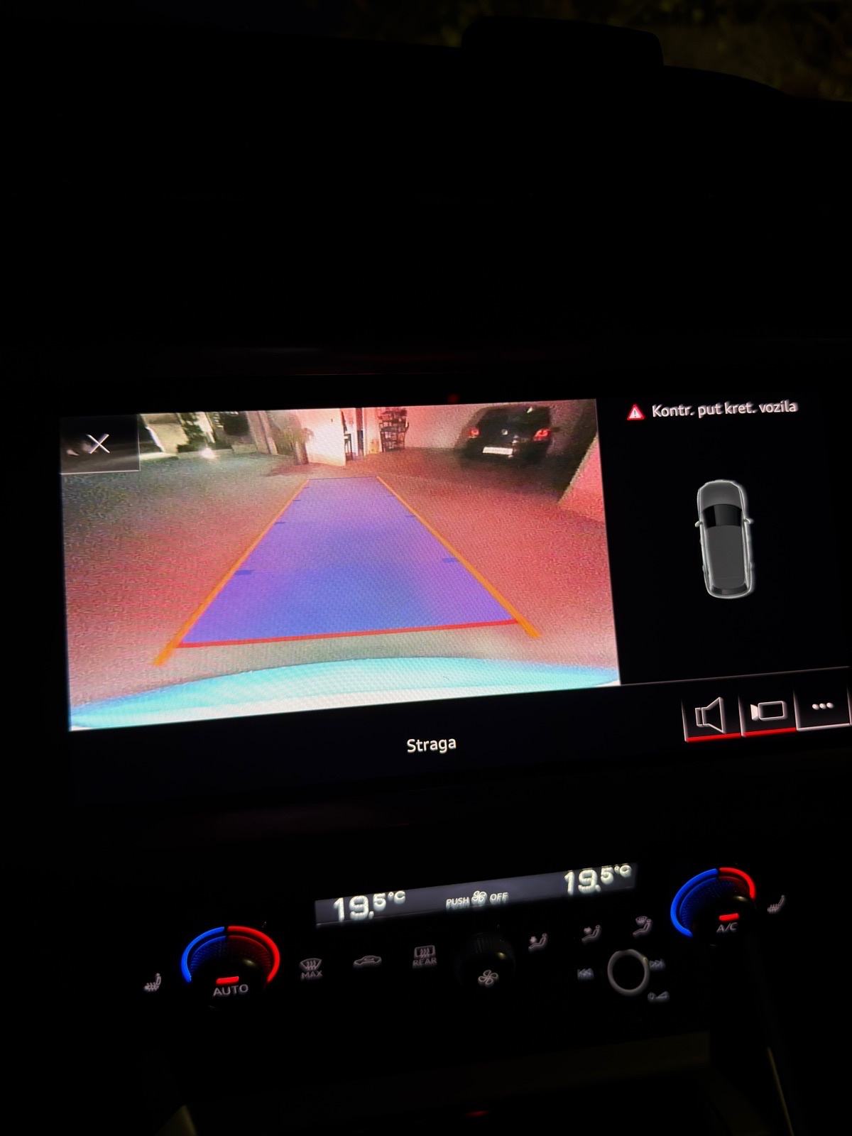 Audi Q3 35 TFSI // S tronic // S line // Black optic, fotografija 15