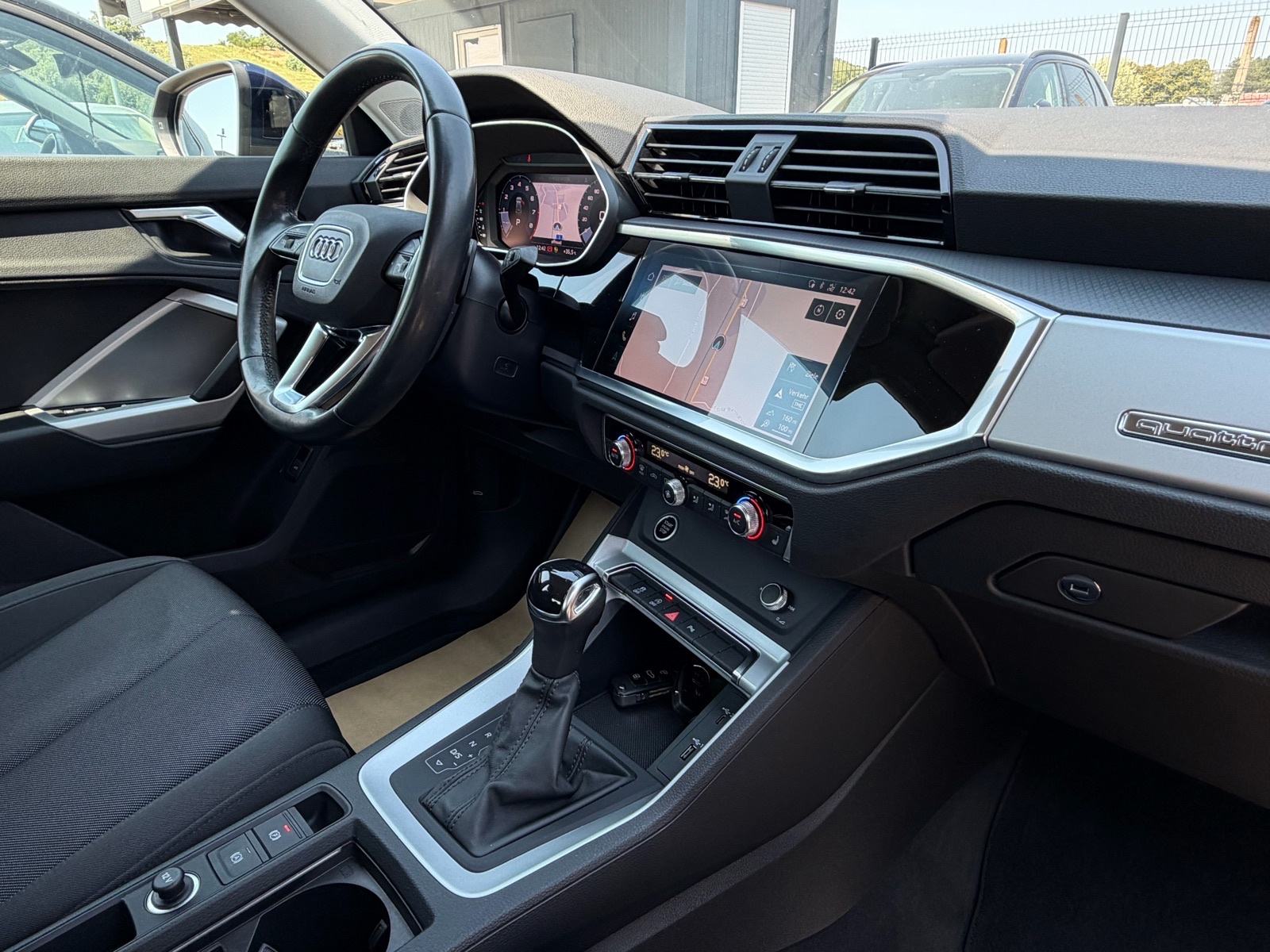 Audi Q3 40 TFSI S-Tronic *Quattro* FULL LED Panorama Navi R18 Servisna, fotografija 20