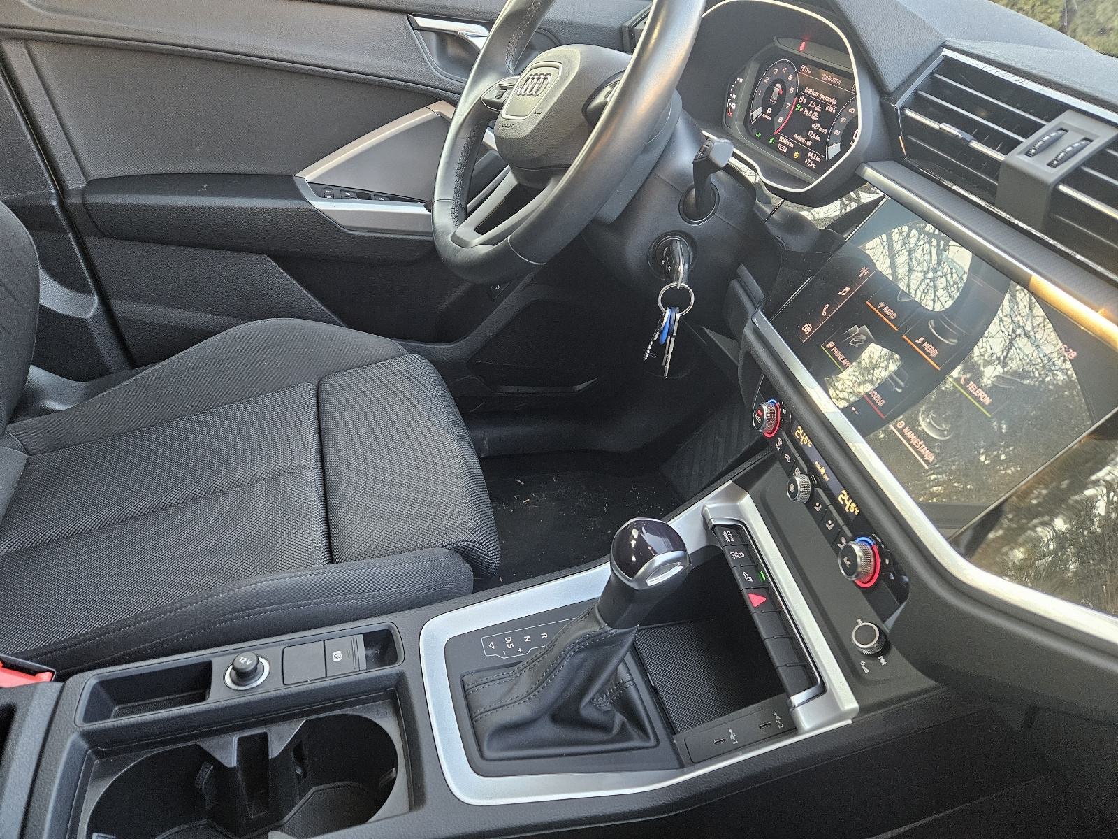 Audi Q3 TFSIe 45 S tronic 2021g automatik plug in hybrid reg.do 12/26, fotografija 12