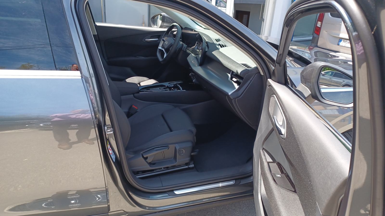 Q3 SB TFSI 110 kW/150 KS, S-TRON,S-LINE,NAVI,LED,ACC,KAMERA,ASSIST,19", fotografija 15