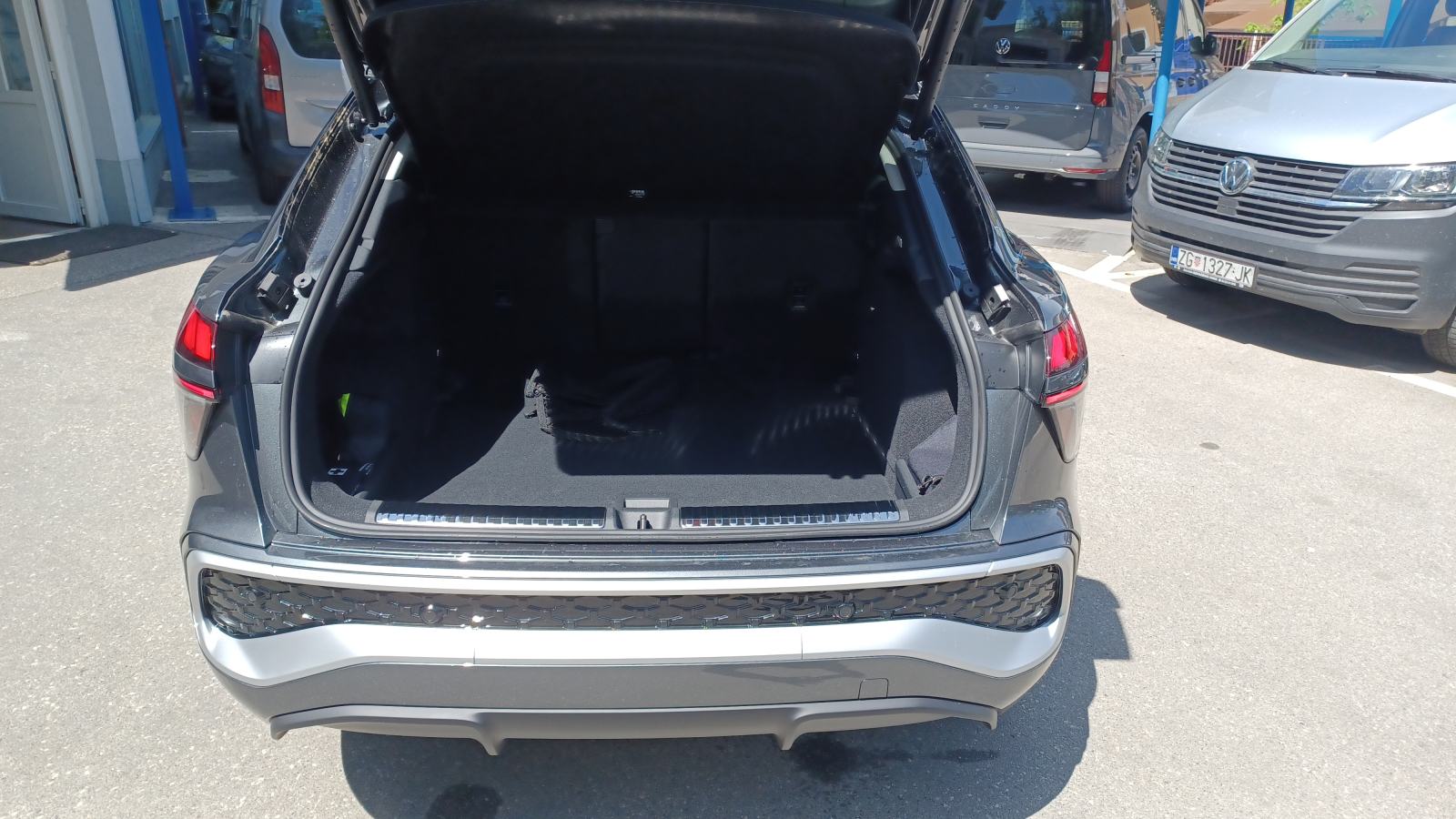 Q3 SB TFSI 110 kW/150 KS, S-TRON,S-LINE,NAVI,LED,ACC,KAMERA,ASSIST,19", fotografija 9