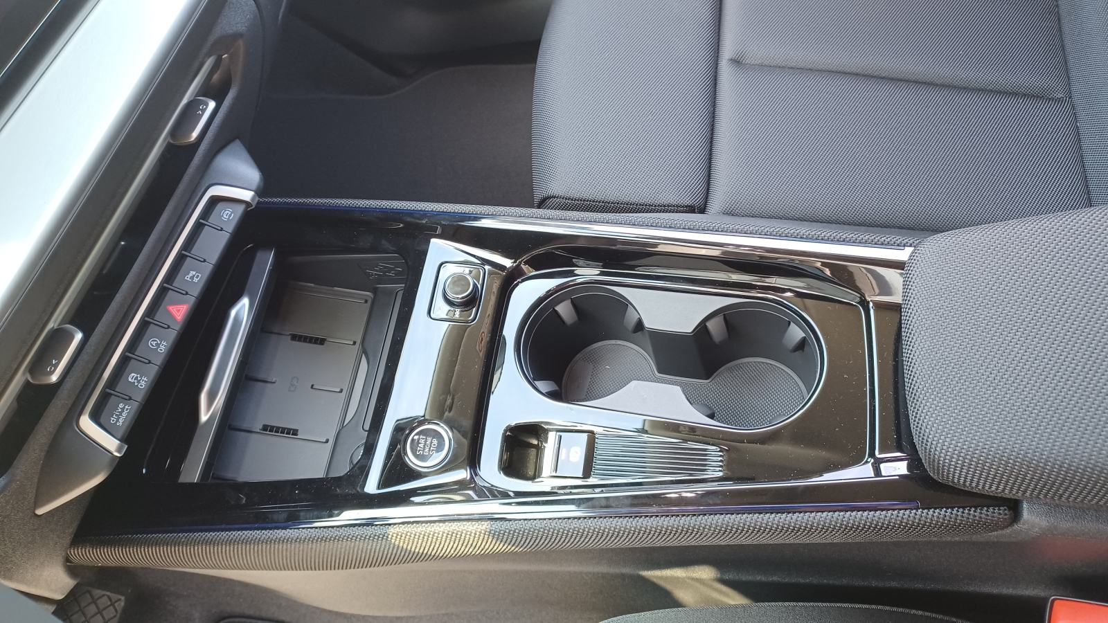 Q3 SB TFSI 110 kW/150 KS, S-TRON,S-LINE,NAVI,LED,ACC,KAMERA,ASSIST,19", fotografija 17
