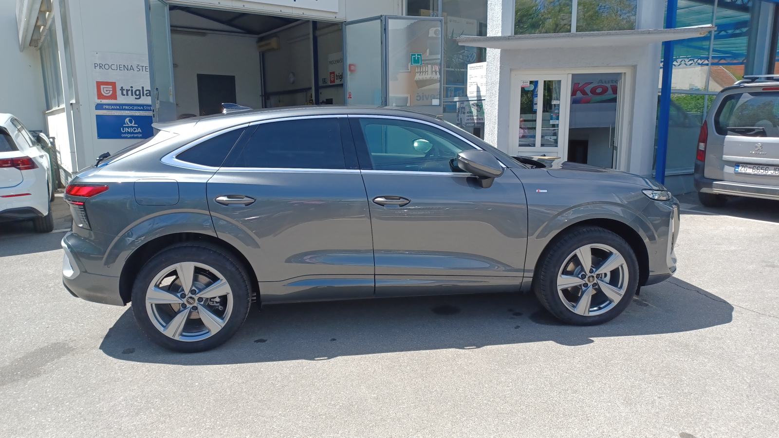 Q3 SB TFSI 110 kW/150 KS, S-TRON,S-LINE,NAVI,LED,ACC,KAMERA,ASSIST,19", fotografija 4