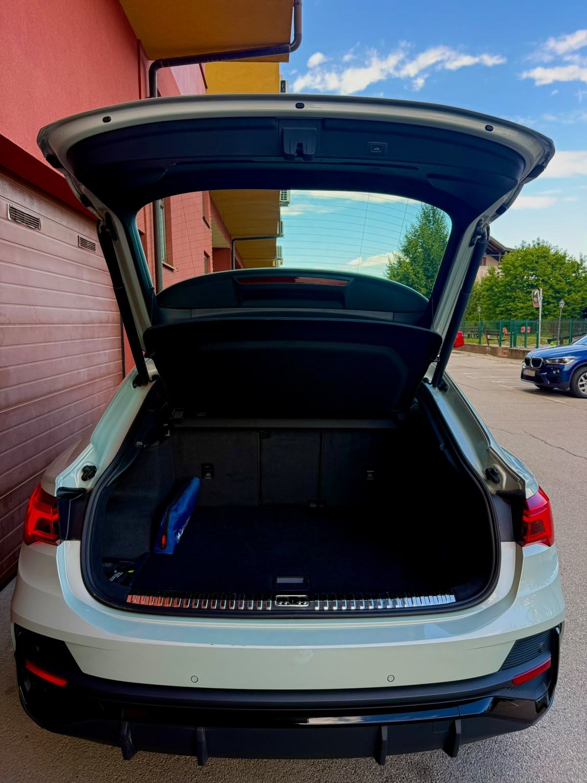 Audi Q3 Sportback 35 TDI S line – atraktivna Dew Silver mint boja, fotografija 8