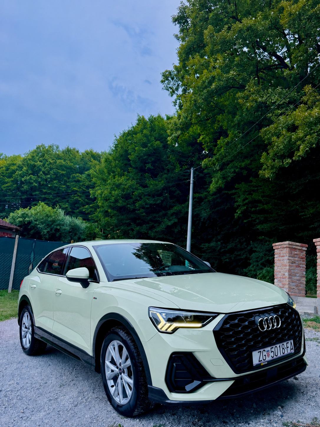 Audi Q3 Sportback 35 TDI S line – atraktivna Dew Silver mint boja, fotografija 2