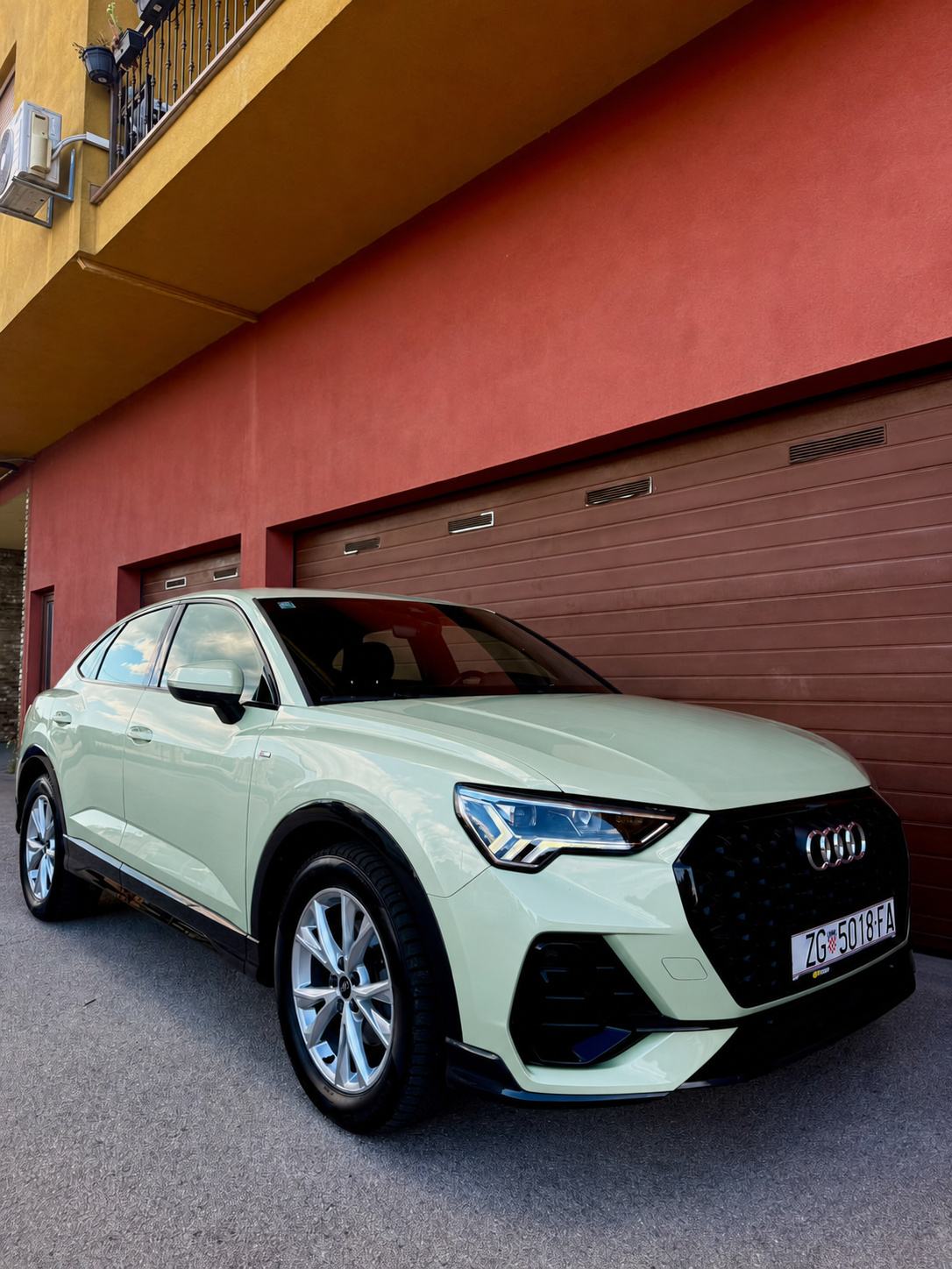 Audi Q3 Sportback 35 TDI S line – atraktivna Dew Silver mint boja, fotografija 6