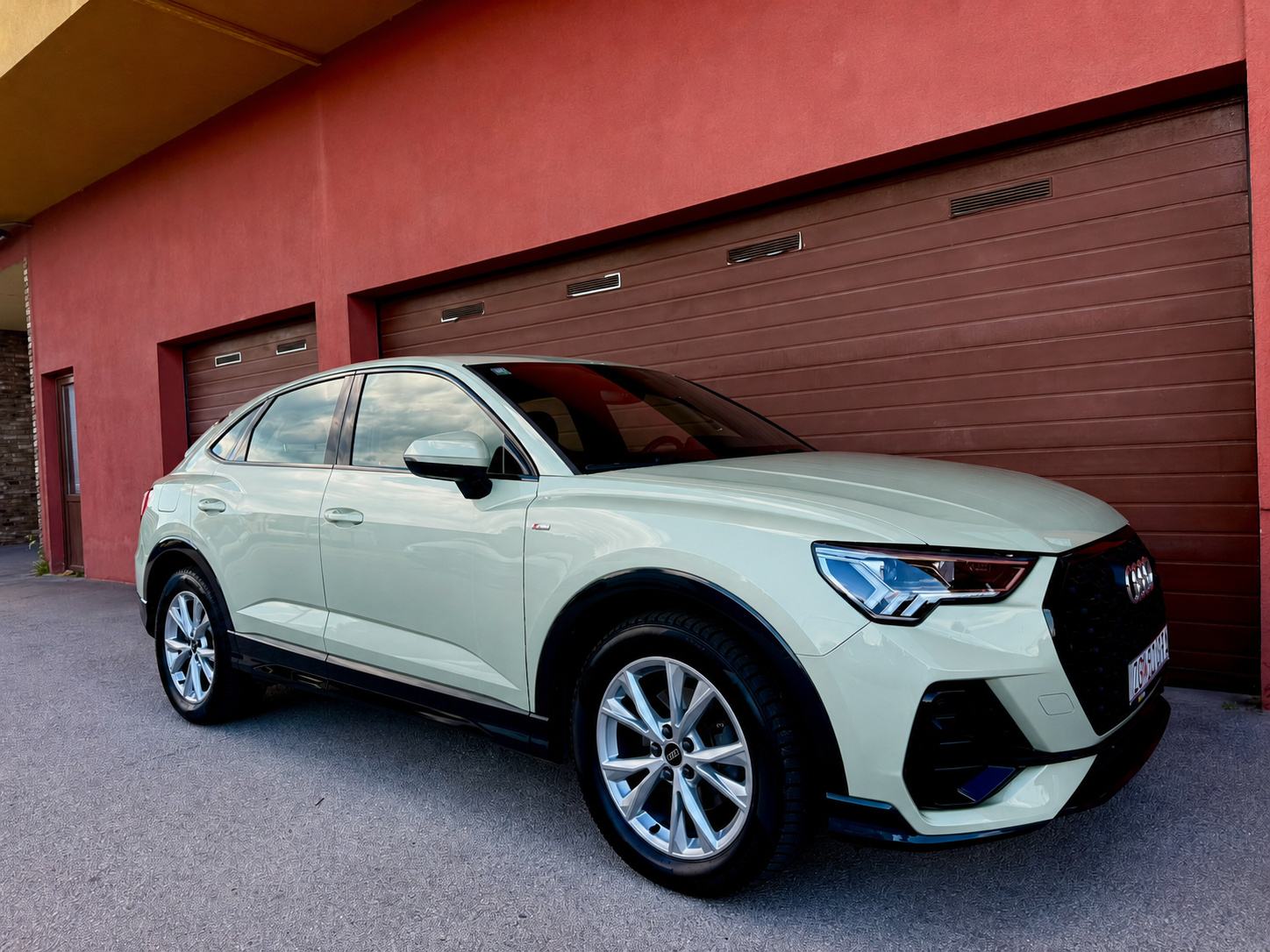 Audi Q3 Sportback 35 TDI S line – atraktivna Dew Silver mint boja, fotografija 4