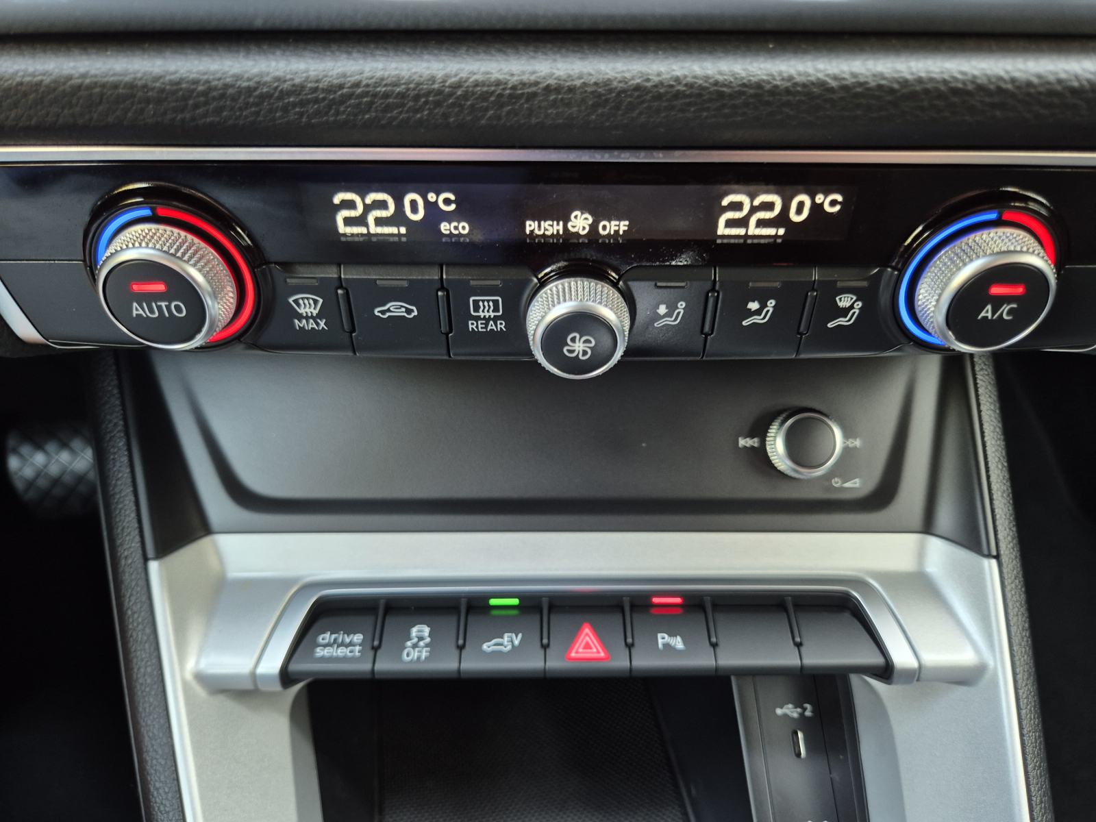 Audi Q3 Sportback 45 TFSIe Attraction S tronic, fotografija 16