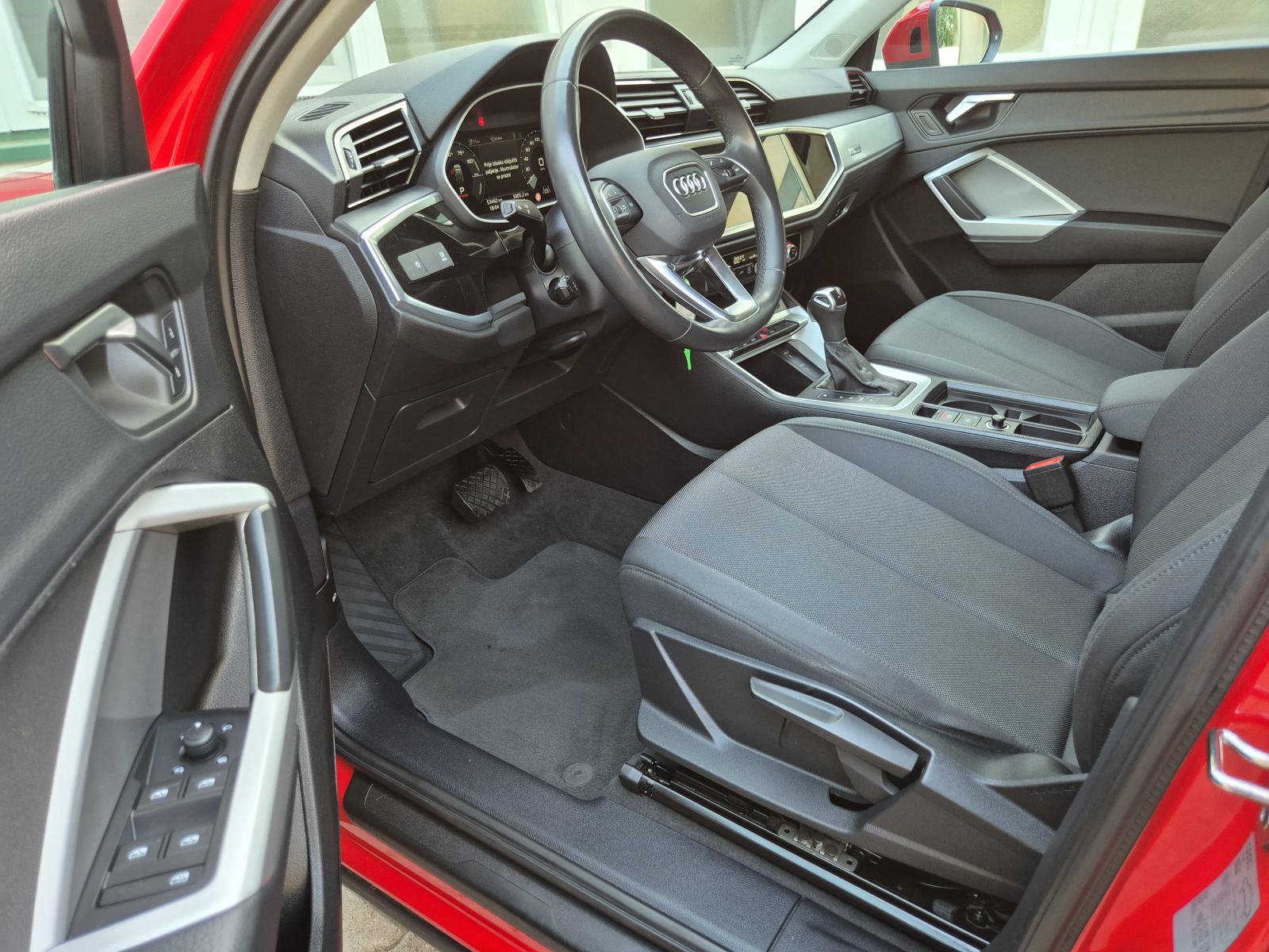 Audi Q3 Sportback 45 TFSIe Attraction S tronic, fotografija 12