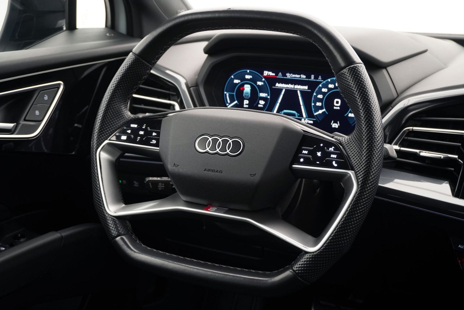 Audi Q4 45 e-tron quattro S Line | Cjena uključuje troškove uvoza, fotografija 13