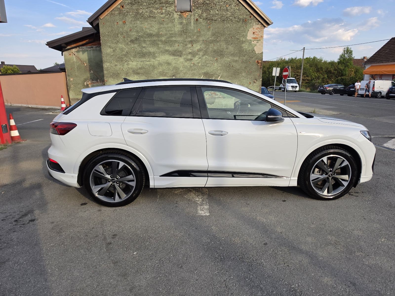 Audi Q4 50 e-tron quattro, S line, fotografija 7