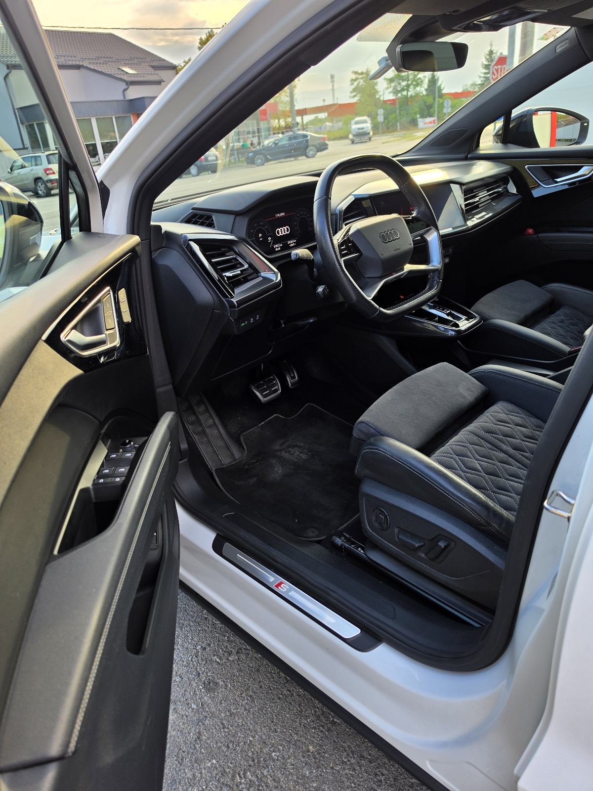 Audi Q4 50 e-tron quattro, S line, fotografija 11