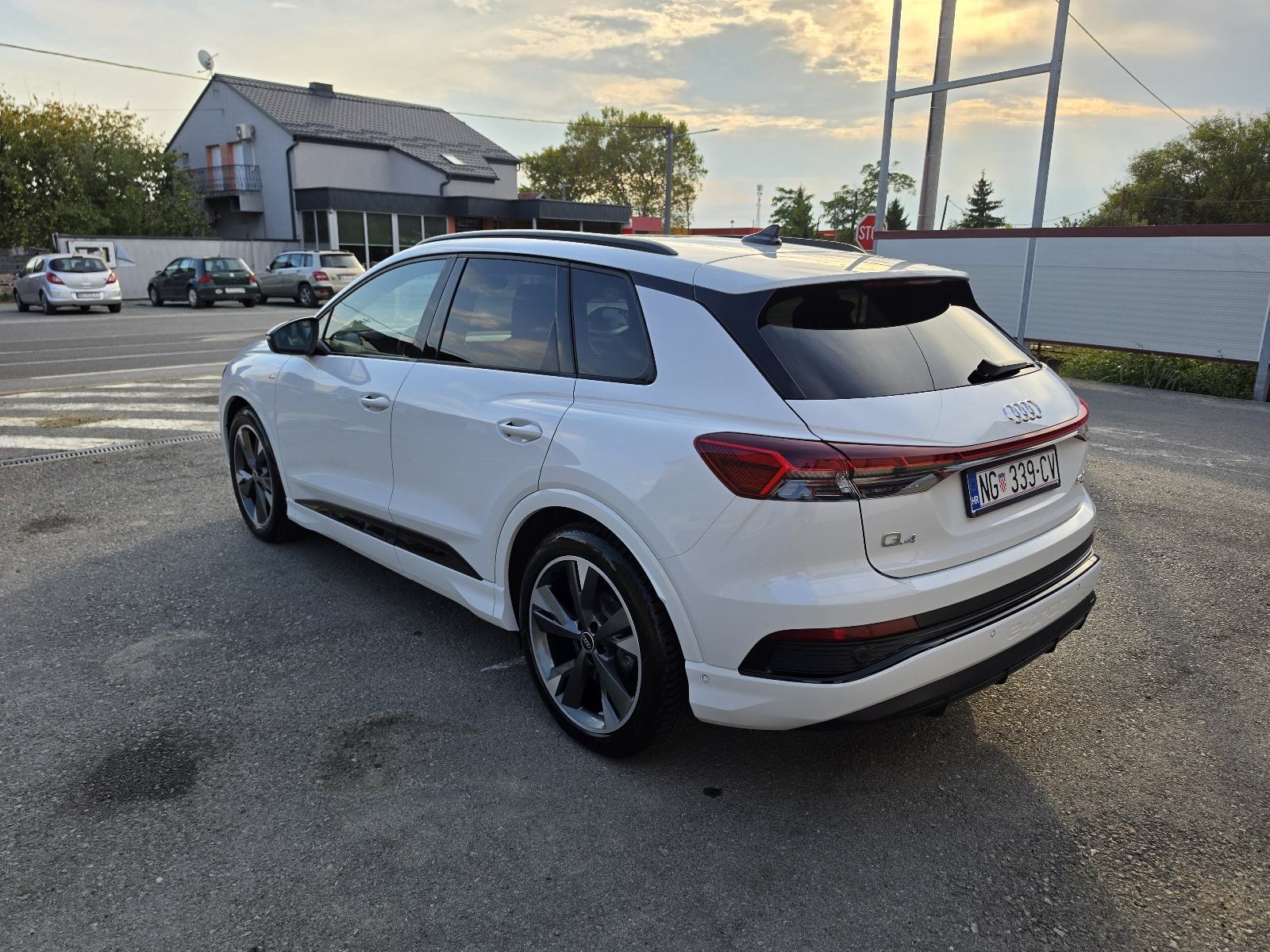 Audi Q4 50 e-tron quattro, S line, fotografija 4
