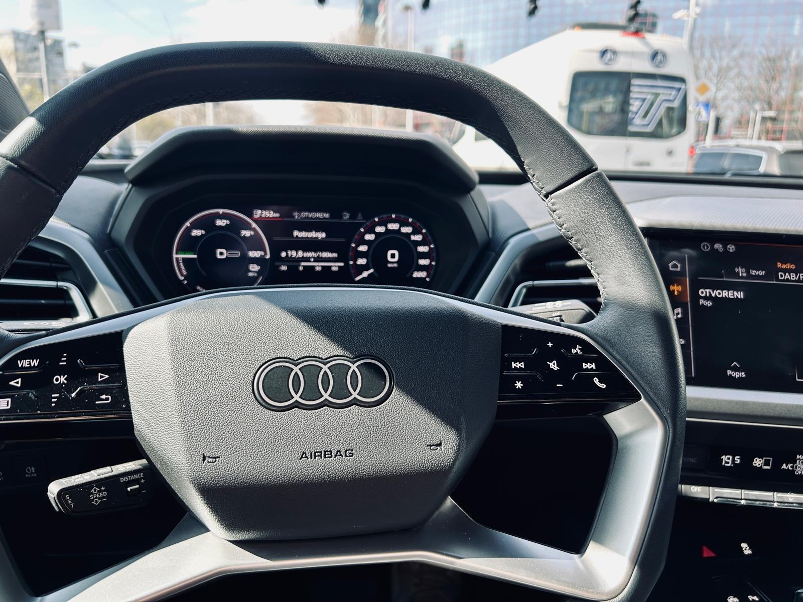 Audi Q4 e-tron, jamstvo do 2030, matrix, kao nov, fotografija 11
