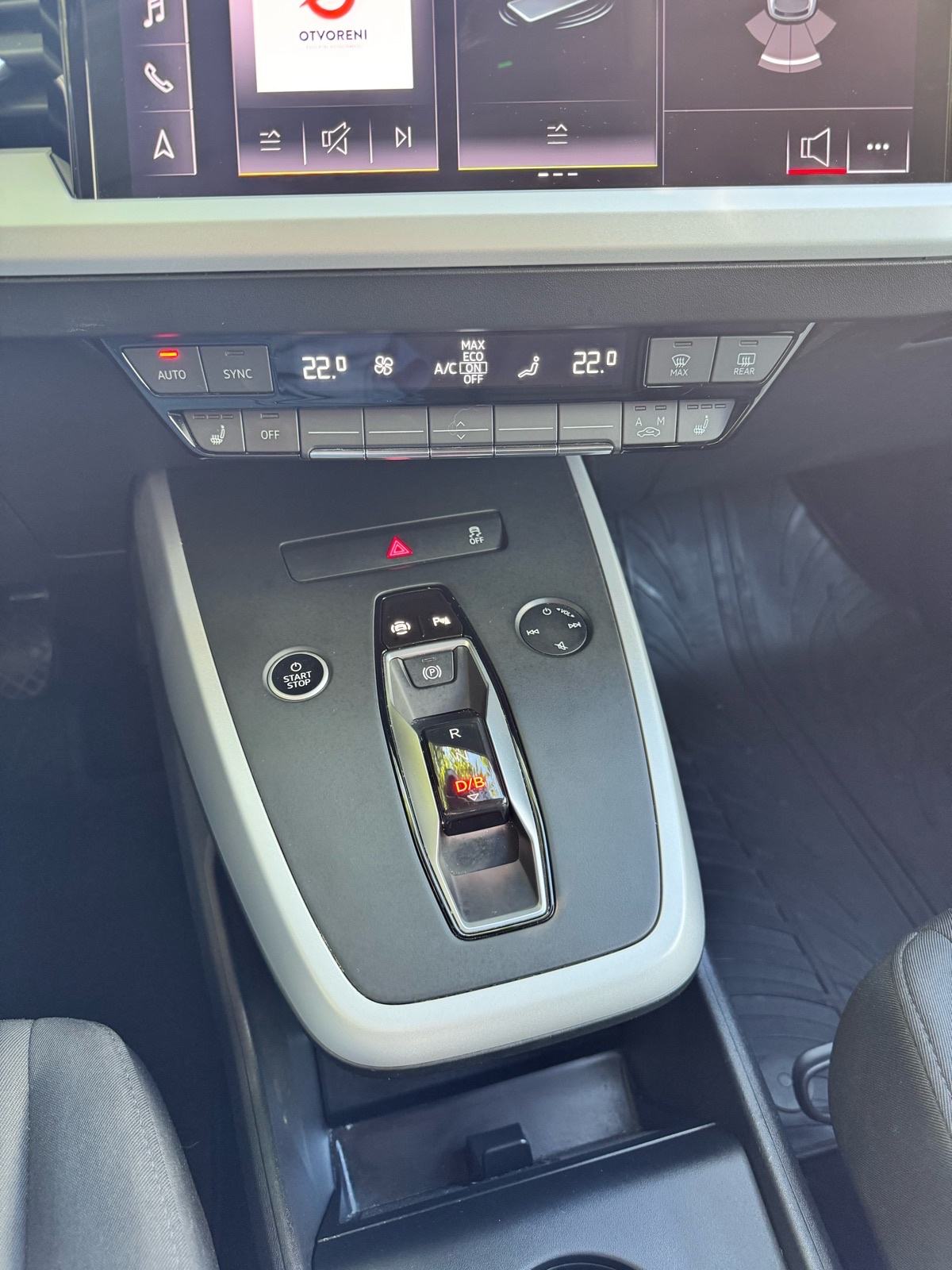 Audi Q4 e-tron S Line 2023, fotografija 10