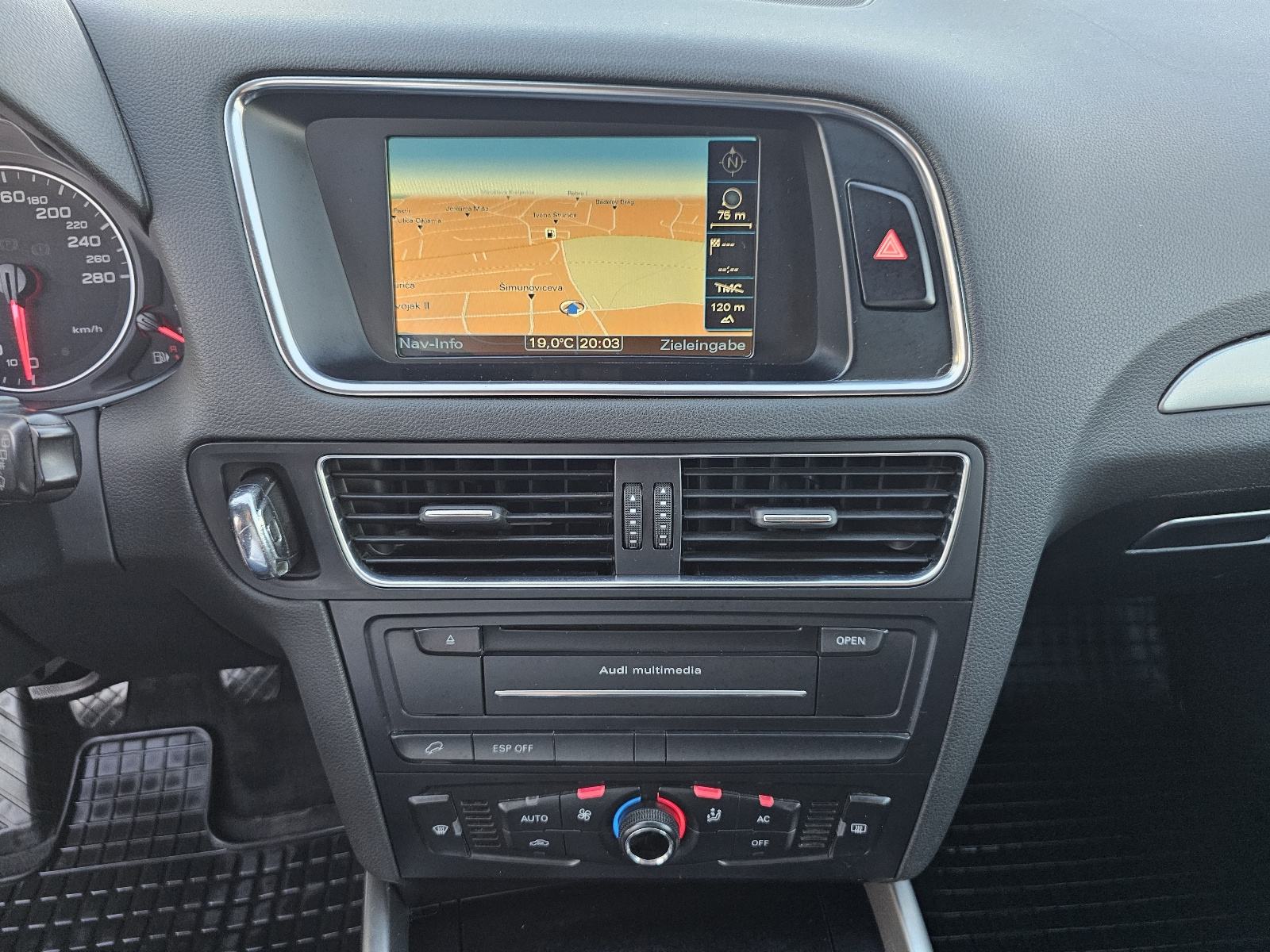 Audi Q5 2,0 TDI QUATTRO ***TOP-STANJE***NAVIGACIJA***XENON***, fotografija 15