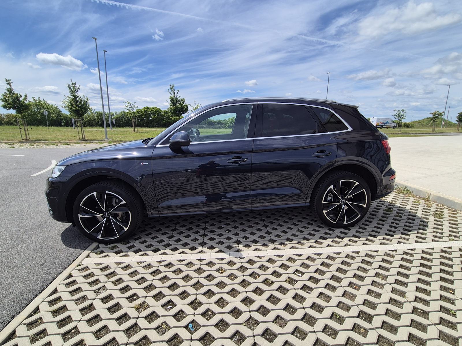 Audi Q5 2,0 TDI s line ,pano, 190ks, virtual, fotografija 2