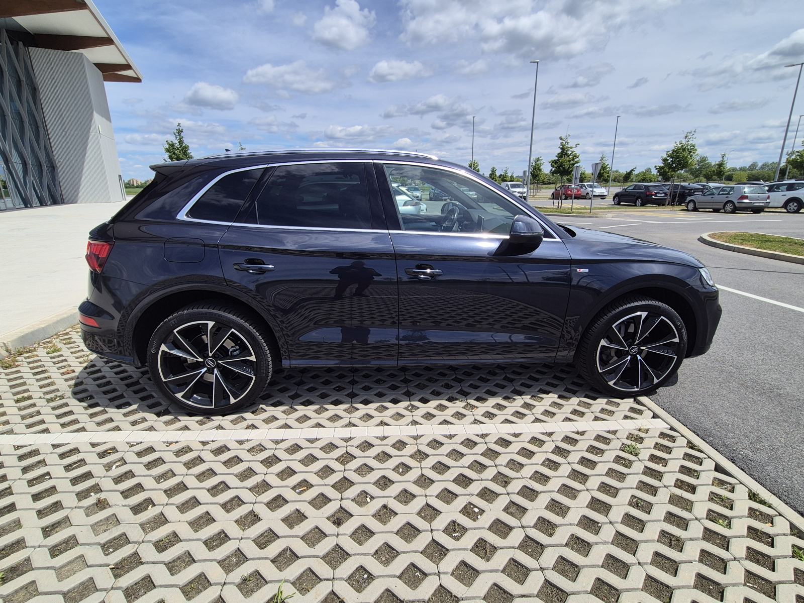 Audi Q5 2,0 TDI s line ,pano, 190ks, virtual, fotografija 4