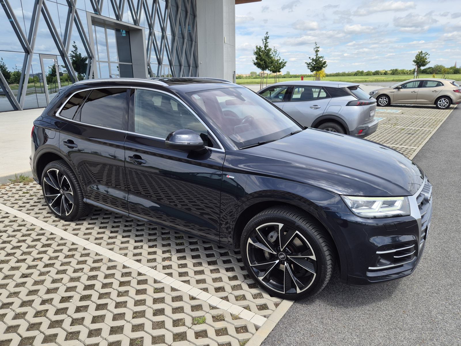 Audi Q5 2,0 TDI s line ,pano, 190ks, virtual, fotografija 7