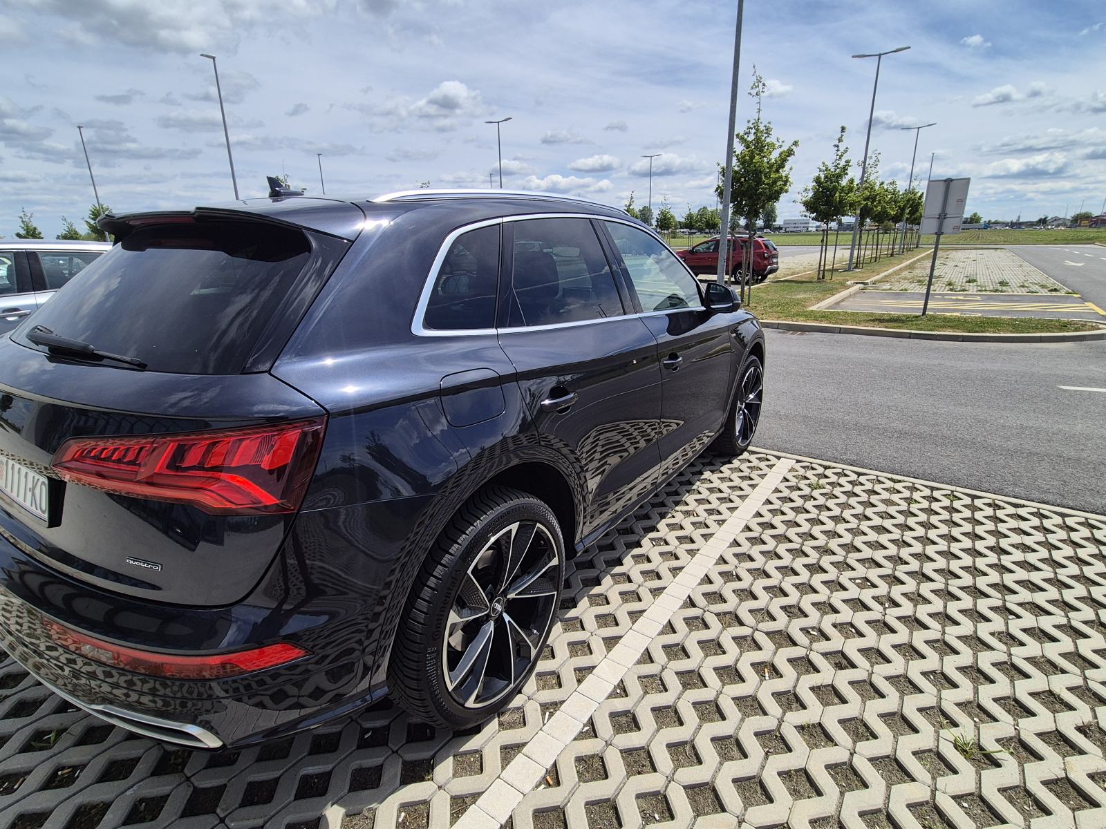 Audi Q5 2,0 TDI s line ,pano, 190ks, virtual, fotografija 3