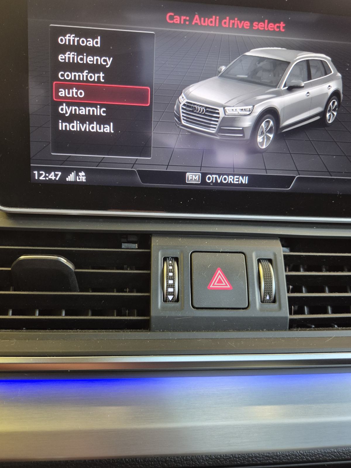 Audi Q5 2,0 TDI s line ,pano, 190ks, virtual, fotografija 15