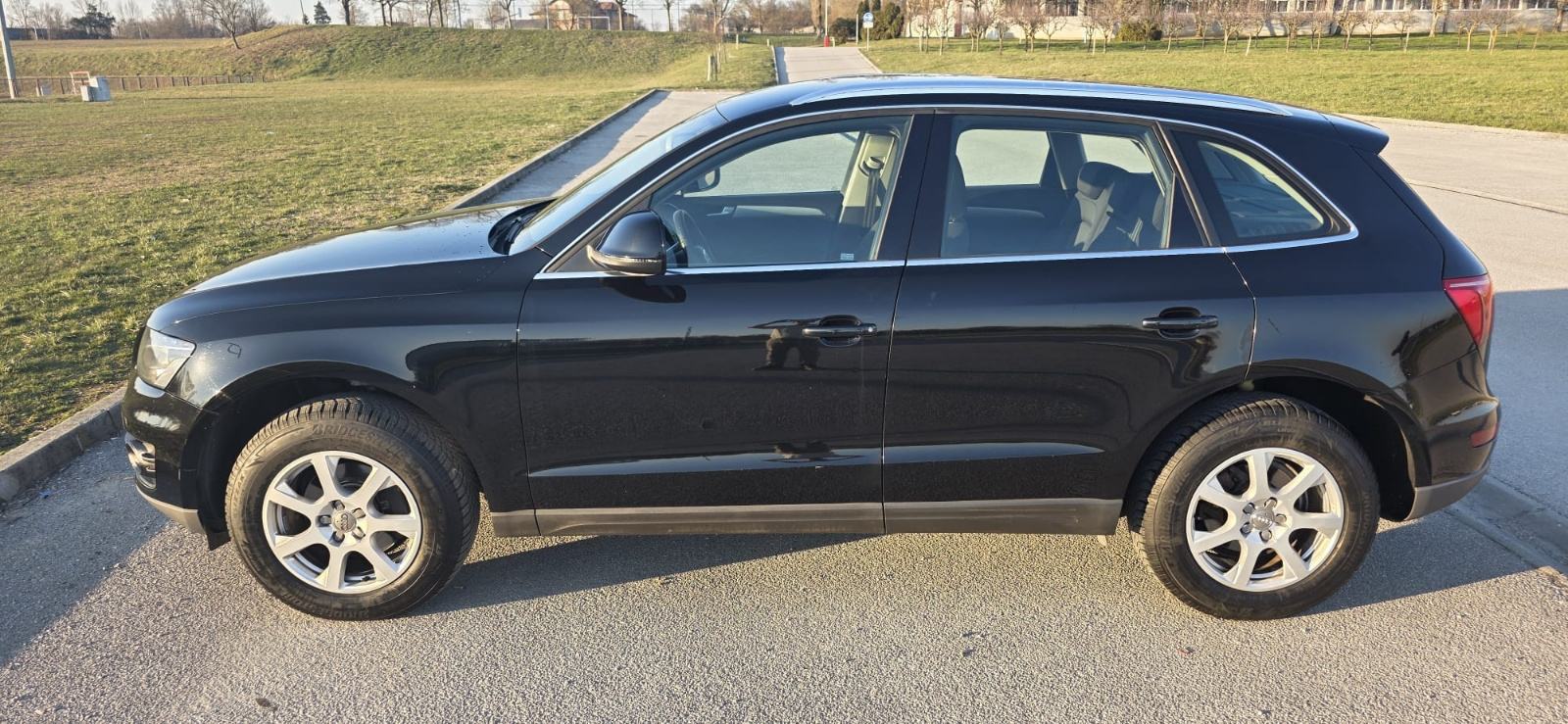Audi Q5 2,0 TDI S-tronic Quattro. Odličan . Reg 07/27, fotografija 2
