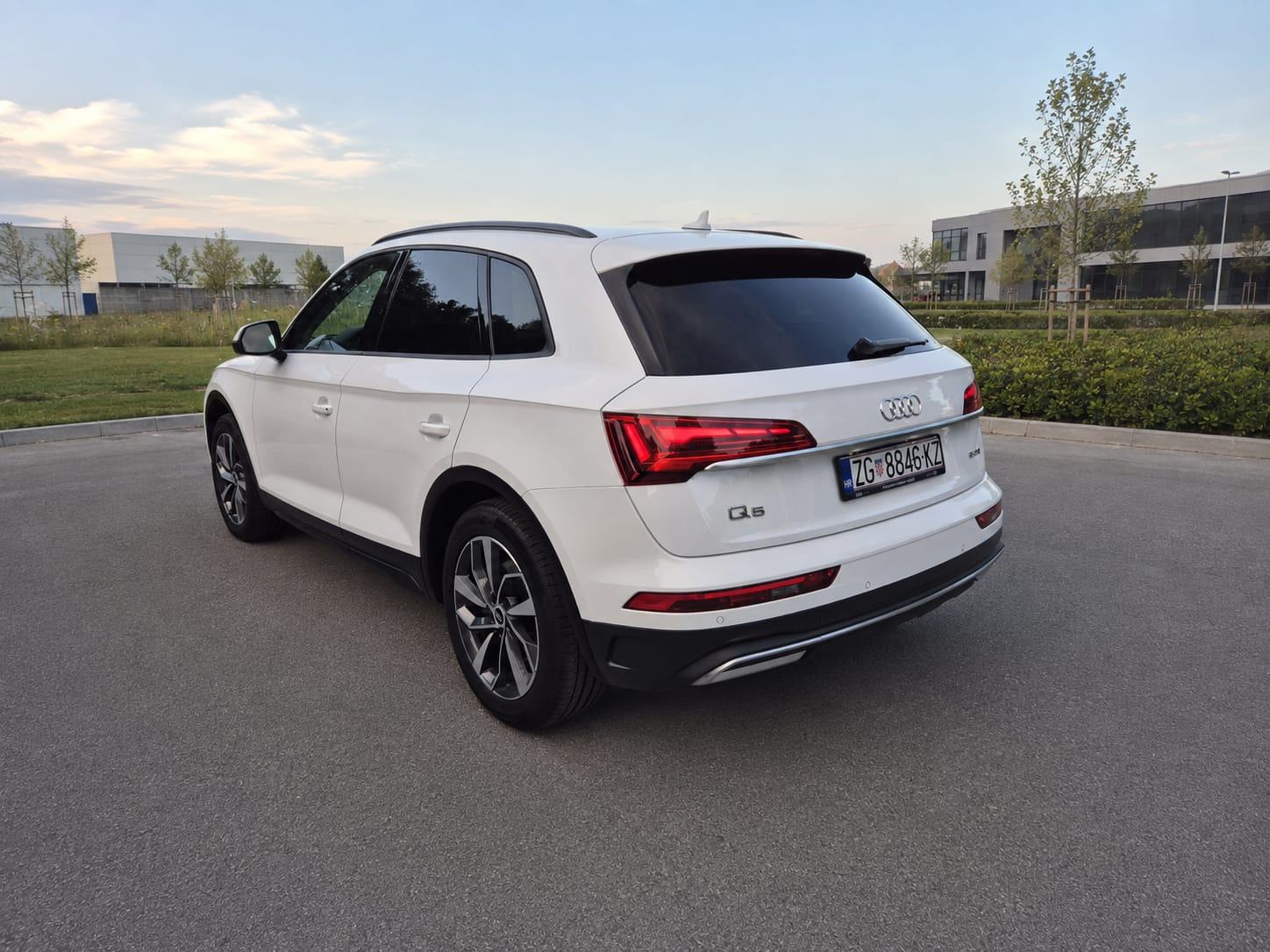Audi Q5 35 TDI, AUTOMATIK, 2022., REDIZAJN, TOP STANJE, SERVISNA, REG., fotografija 3