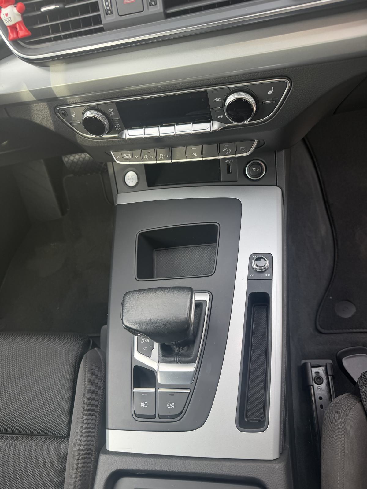 Audi Q5 40 TDI Quattro S-Line Edition one - registriran do 2/2027, fotografija 13