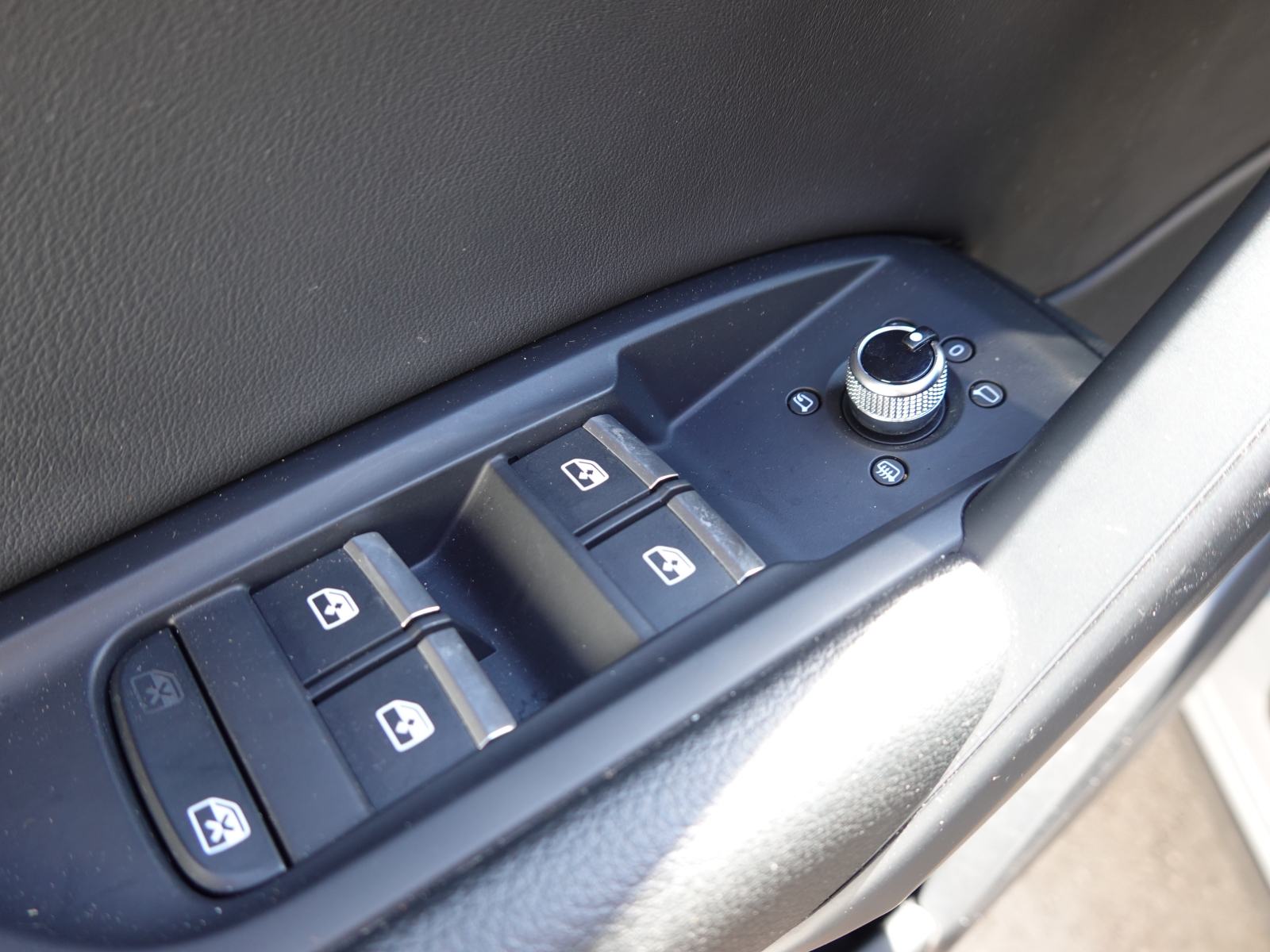Audi Q5 40TDI S line Stronic Quattro+MATRIX+KEYLESS+KLJUKA, fotografija 11