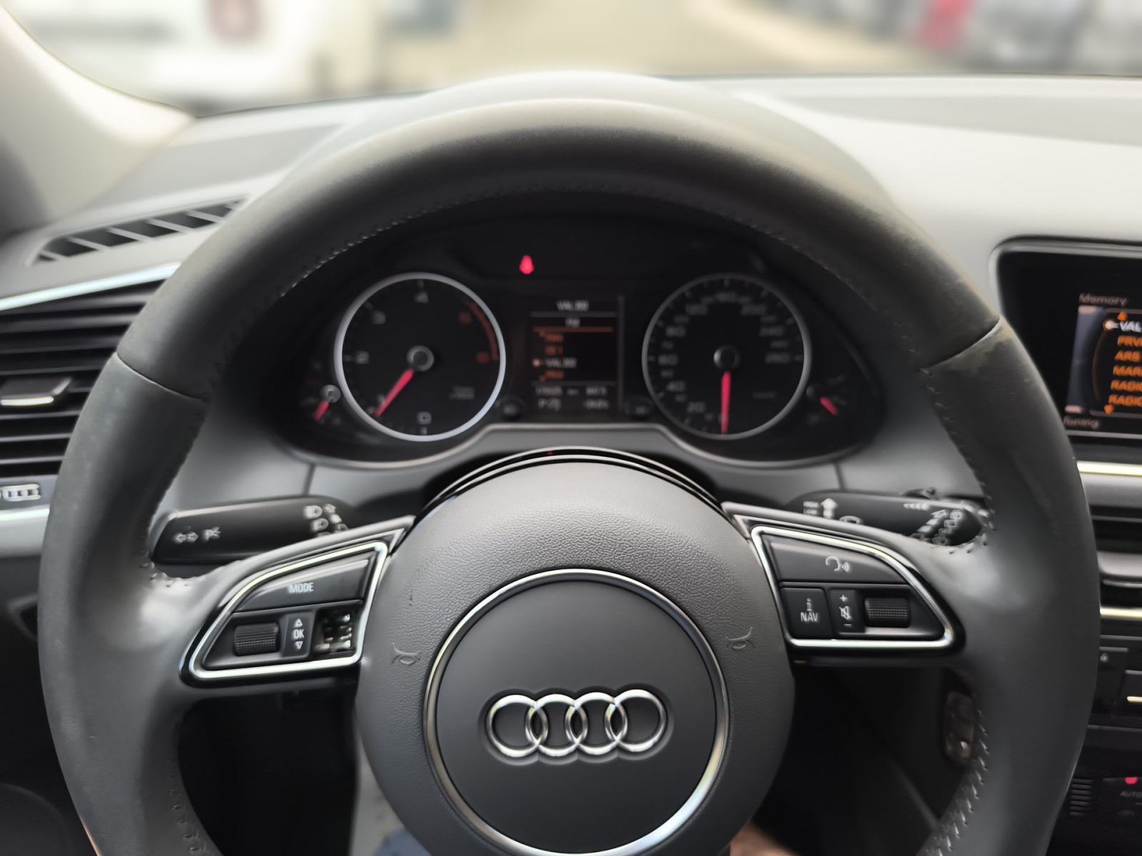 Audi Q5 quattro 2.0 TDI Business Plus- SAMO 175 TKM, fotografija 11