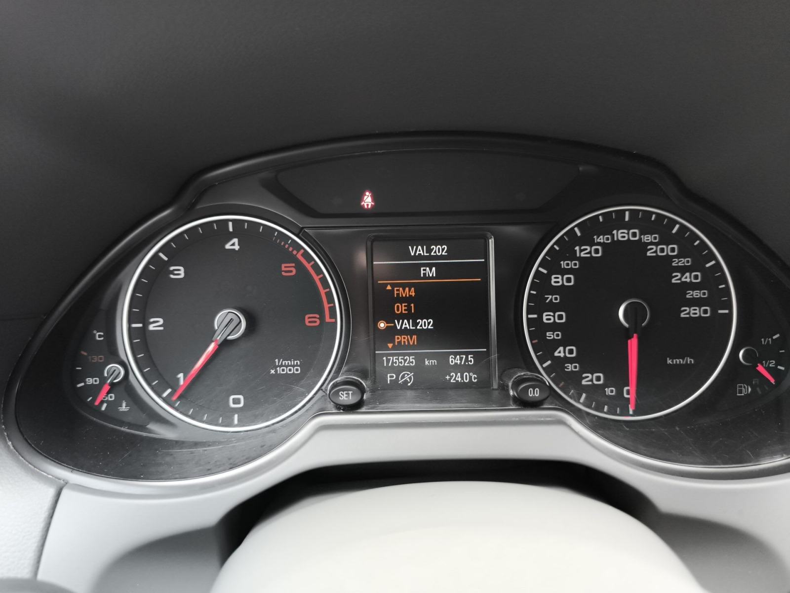Audi Q5 quattro 2.0 TDI Business Plus- SAMO 175 TKM, fotografija 12