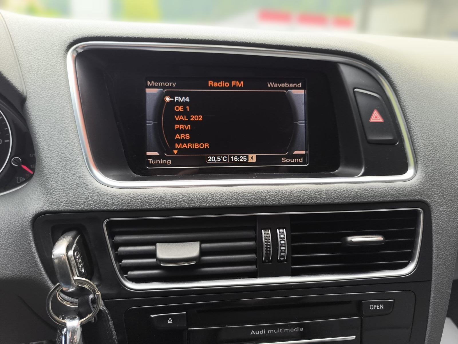 Audi Q5 quattro 2.0 TDI Business Plus- SAMO 175 TKM, fotografija 13