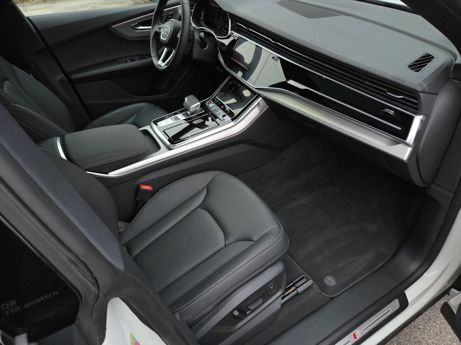 Audi Q8 50 TDI Quattro RS-line --2025.g.--12.000km--Novo--, fotografija 17