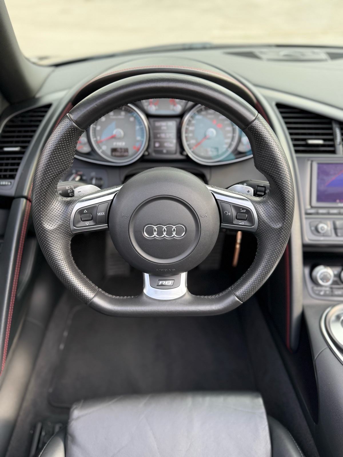 Audi R8 Spyder 4.2 Fsi F1 25Tkm Novo!!! B&O,Kamera,19”,Zamjena!!!!, fotografija 9