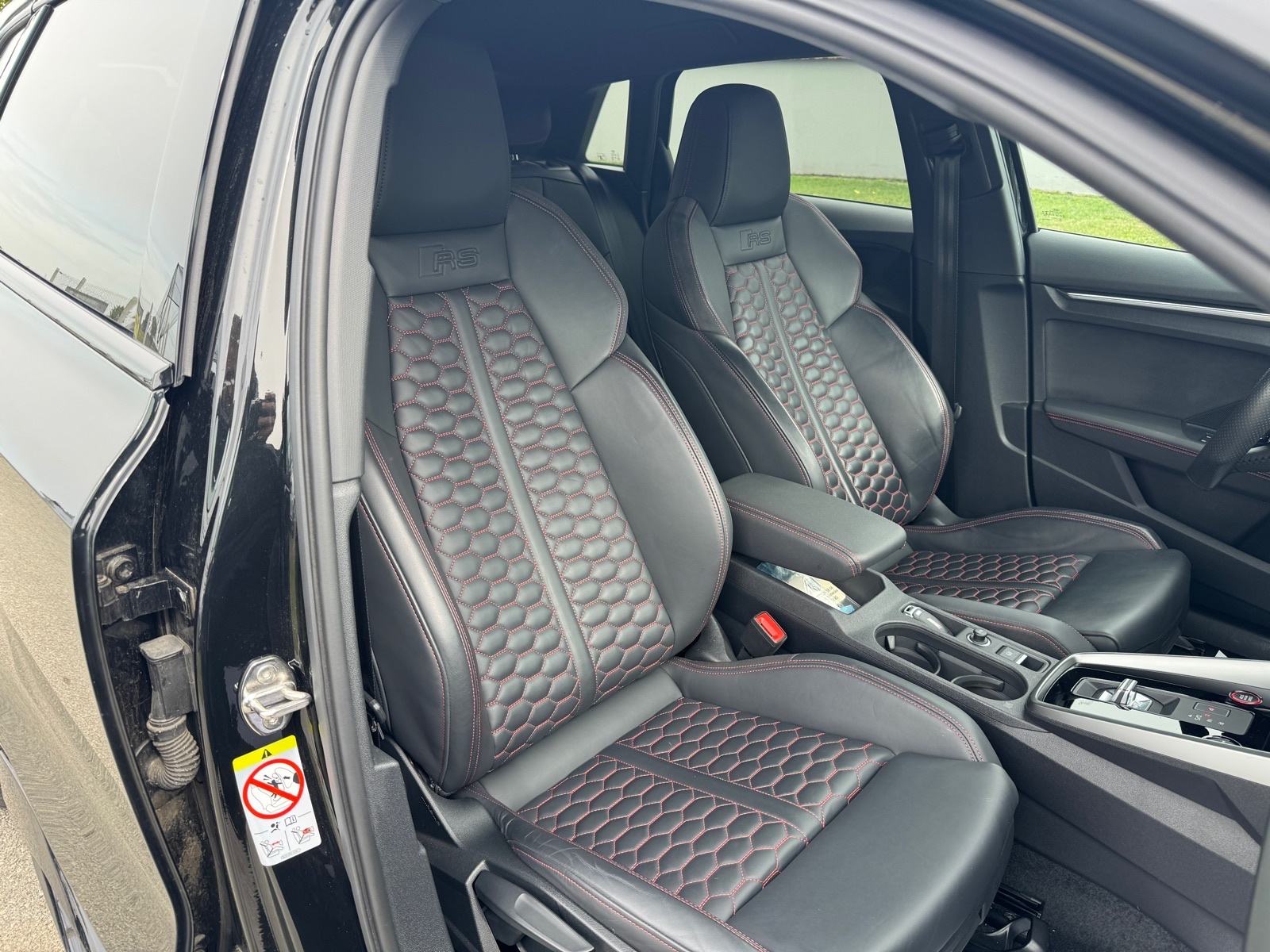 Audi RS3 2.5 TFSI Quattro Black edition, fotografija 12