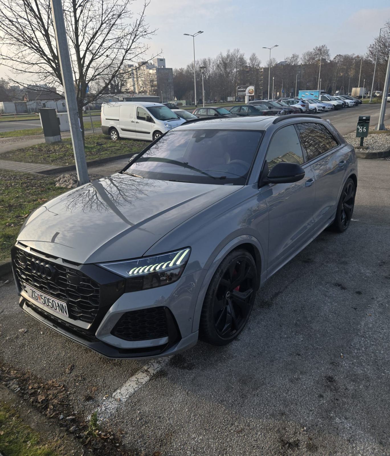 Audi RSQ8 SUV - top speed 305 km/h, u PDVu, pogled izvana - slika 1