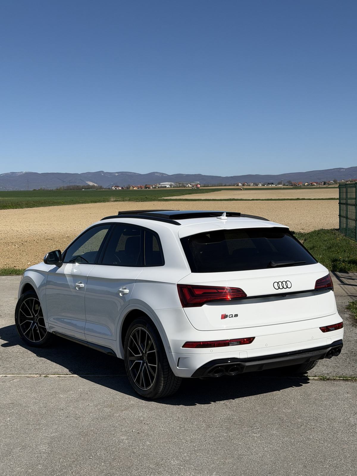 Audi SQ5 Black Edition-Carbon-Zračni, fotografija 5