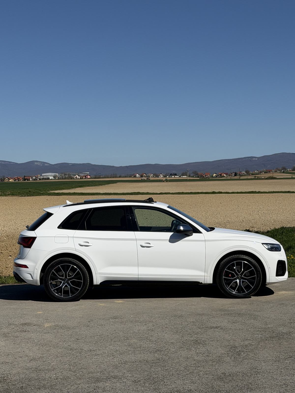 Audi SQ5 Black Edition-Carbon-Zračni, fotografija 7