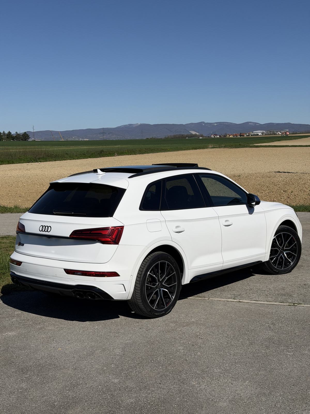 Audi SQ5 Black Edition-Carbon-Zračni, fotografija 4