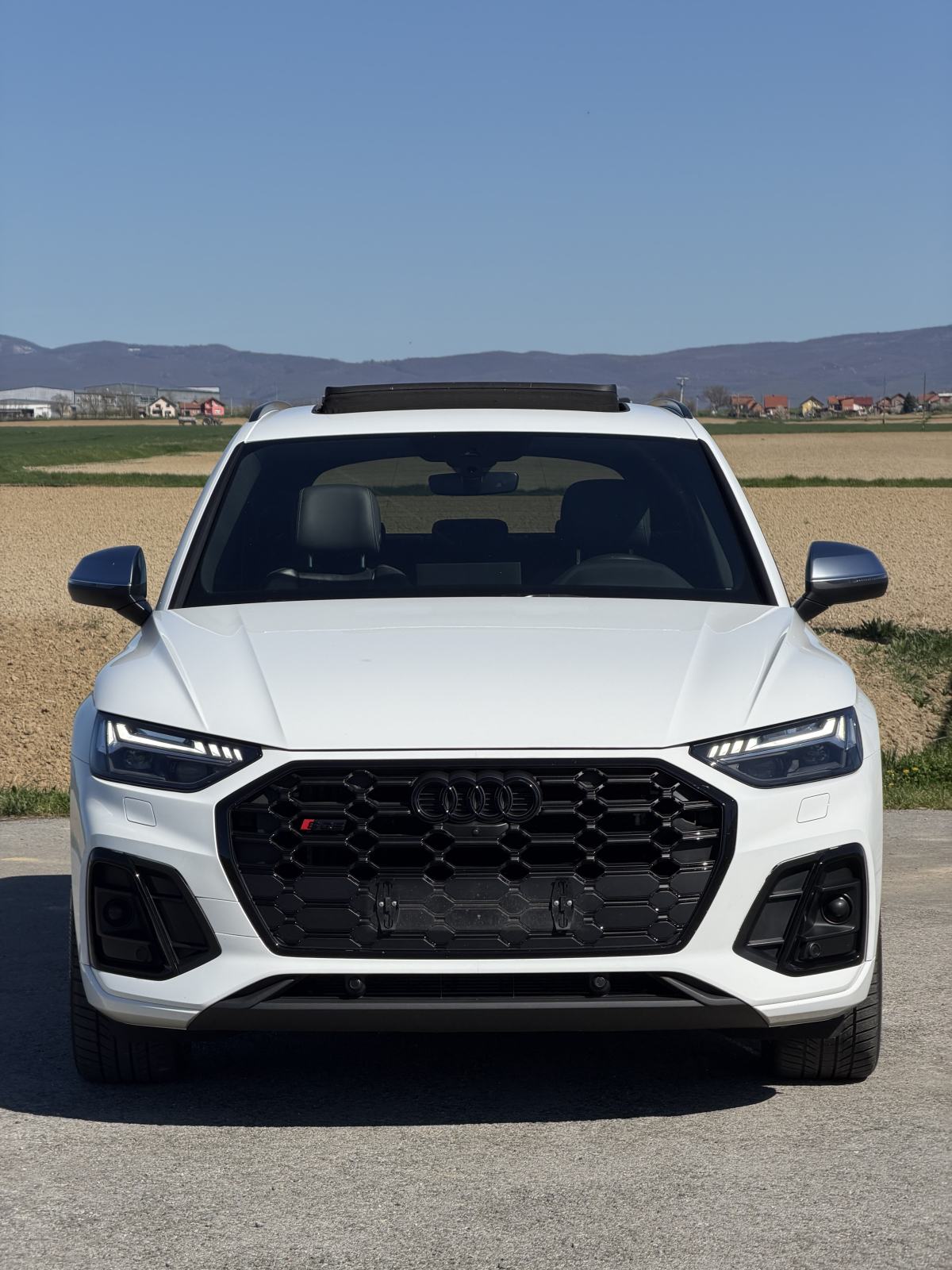 Audi SQ5 Black Edition-Carbon-Zračni, fotografija 11