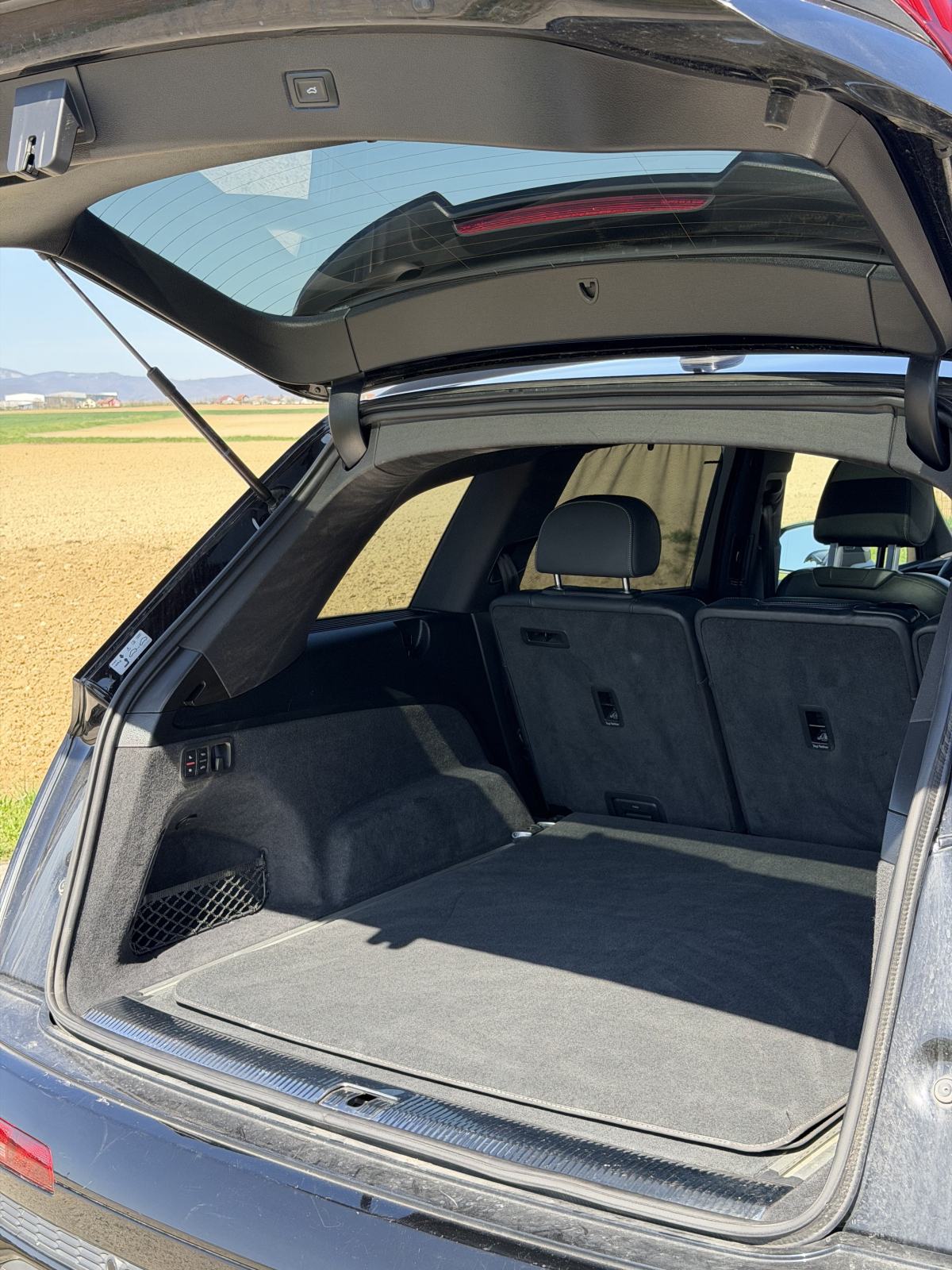Audi SQ7 4.0TDI Black Edition-Carbon-Zračni, fotografija 17