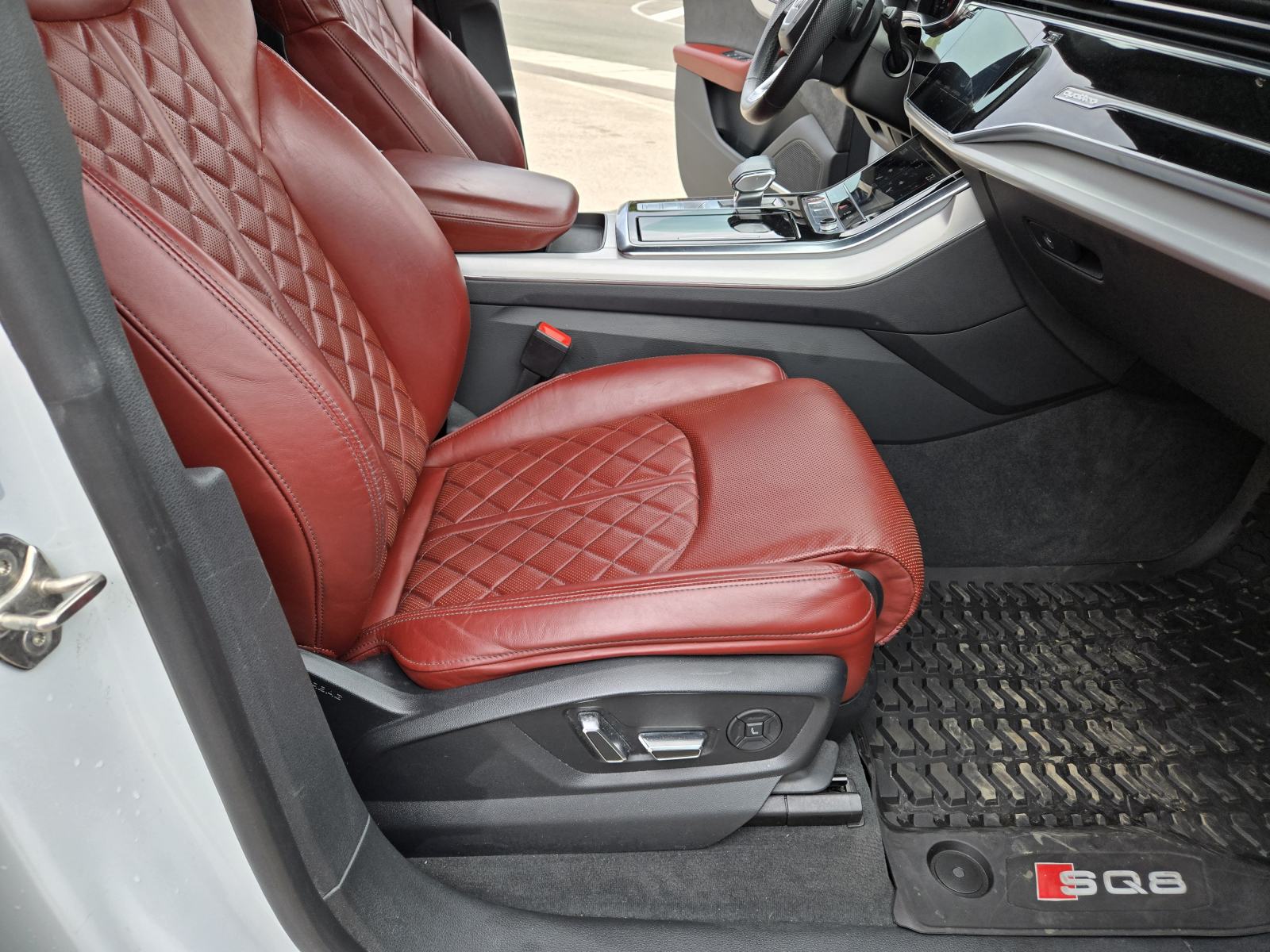 Audi SQ8 TFSI automatik, fotografija 15