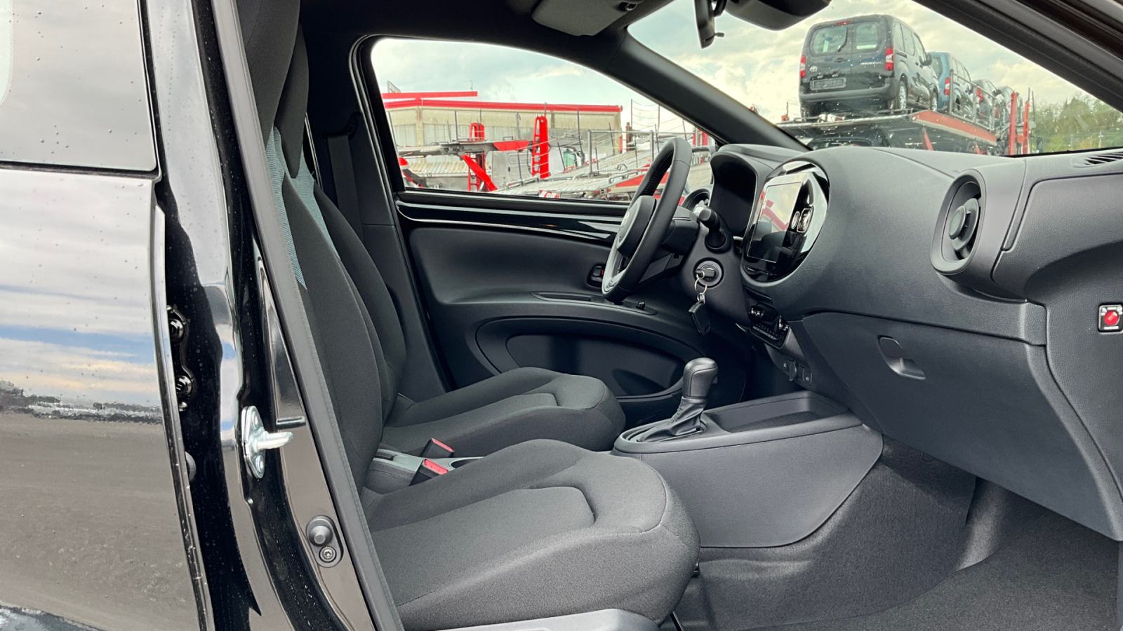 Aygo X 1.5 HEV X-PLAY * VOZILO U DOLASKU * ISPORUKA KRAJEM GODINE, fotografija 6