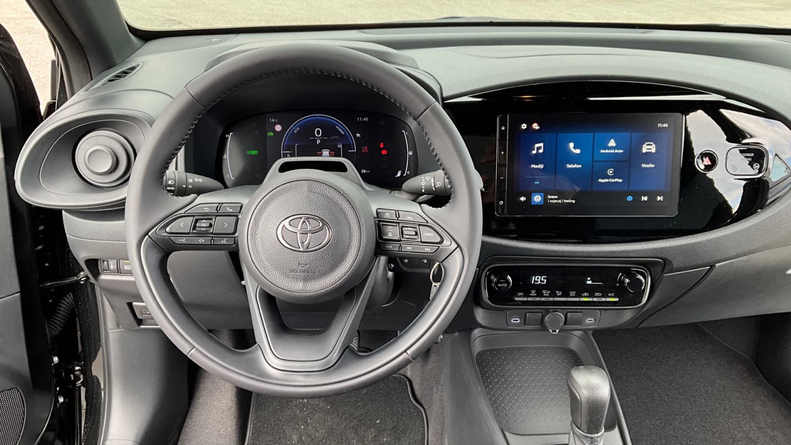 Aygo X 1.5 HEV X-PLAY * VOZILO U DOLASKU * ISPORUKA KRAJEM GODINE, fotografija 9