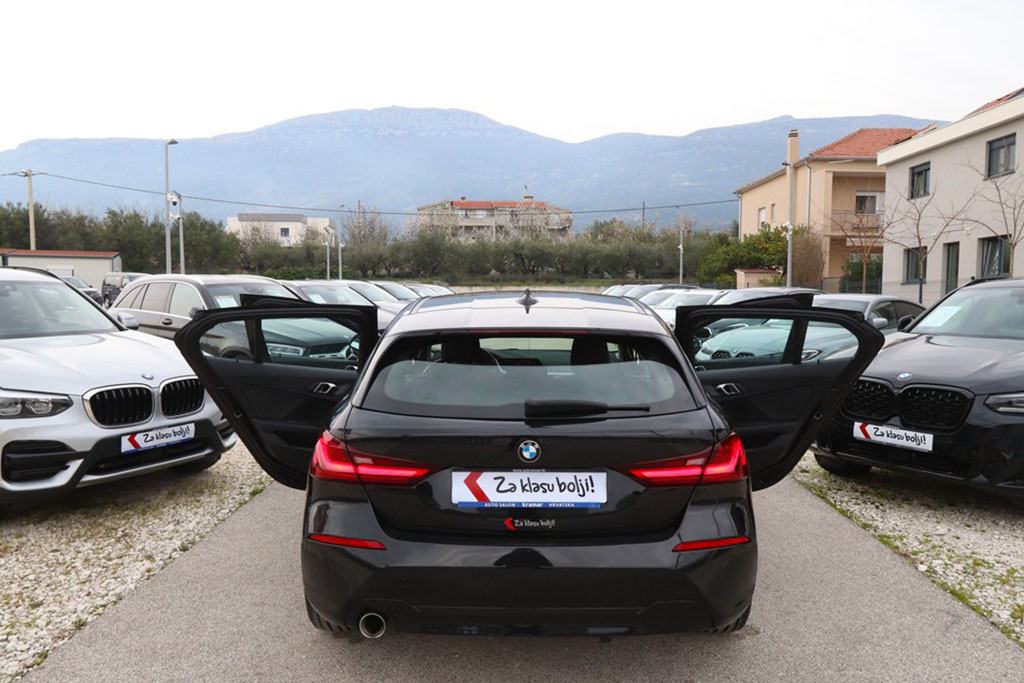 -AKCIJA- BMW 116 D Automatik Advantage -Full LED- -Novi model-, fotografija 16