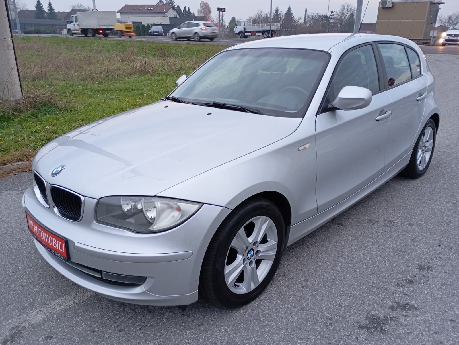 BMW 116d-2011god.mod-KLIMA-alu,5vrata,vlasnica,6brzina,KARTICE, fotografija 1