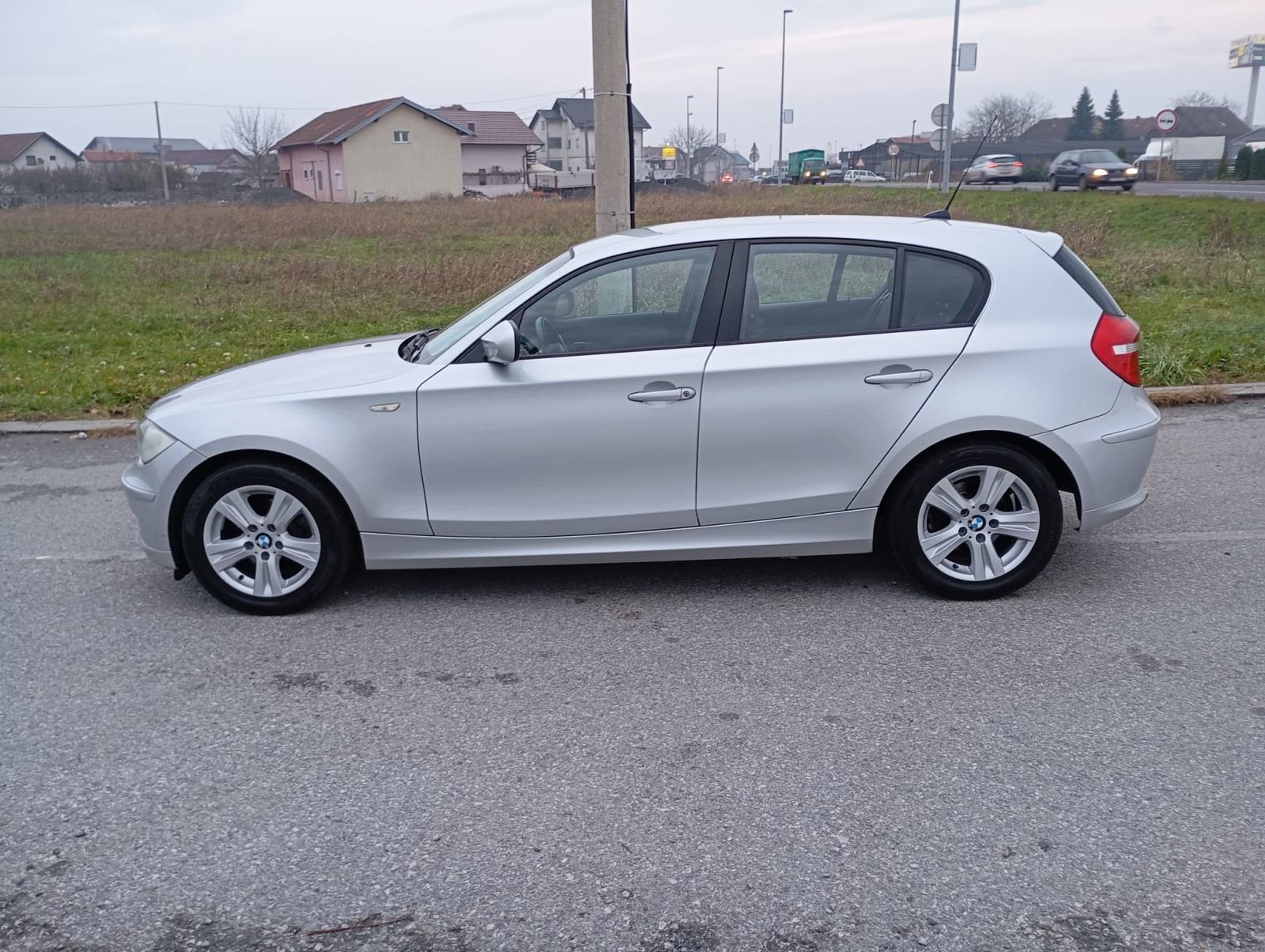 BMW 116d-2011god.mod-KLIMA-alu,5vrata,vlasnica,6brzina,KARTICE, fotografija 5