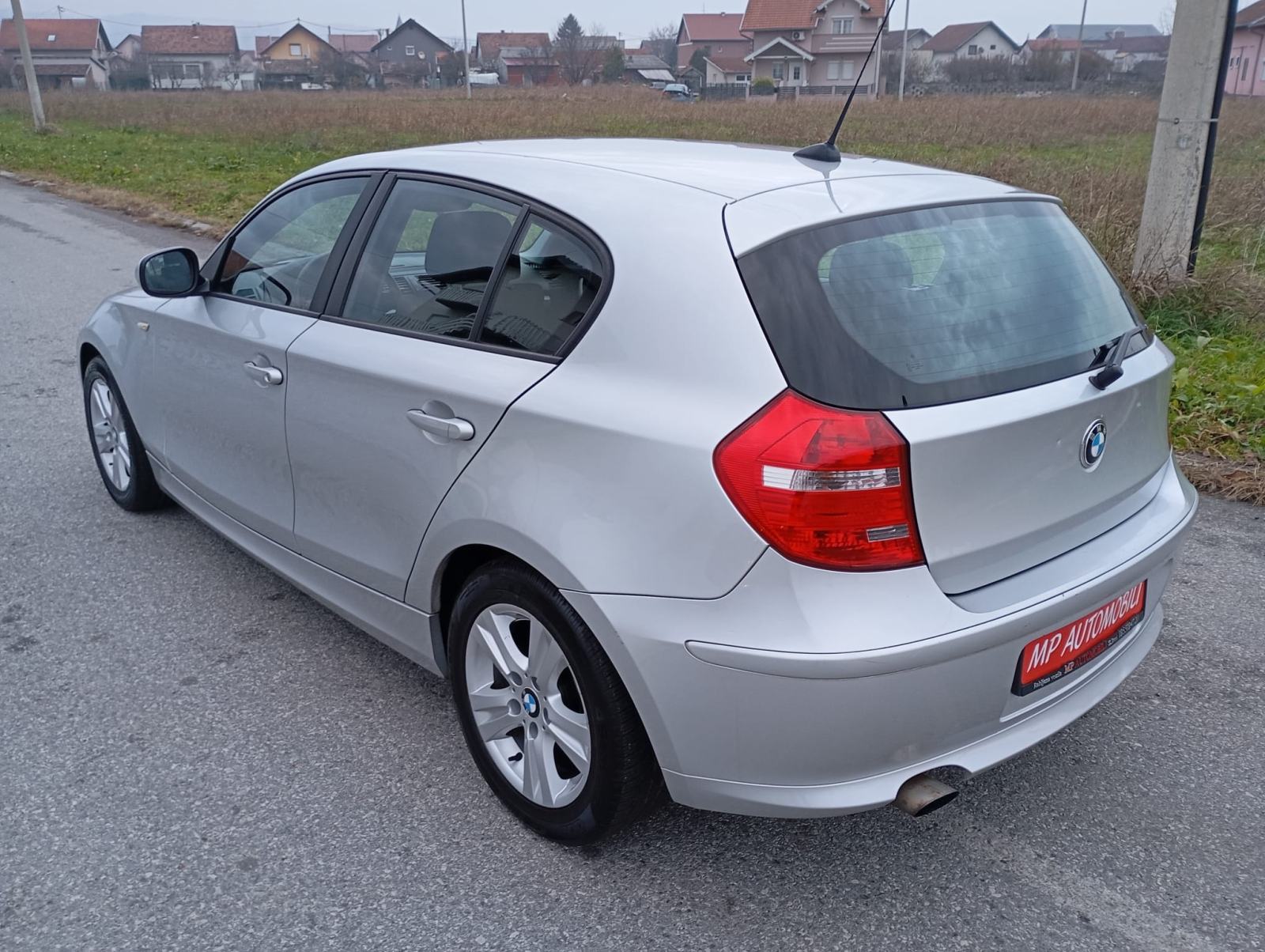 BMW 116d-2011god.mod-KLIMA-alu,5vrata,vlasnica,6brzina,KARTICE, fotografija 6