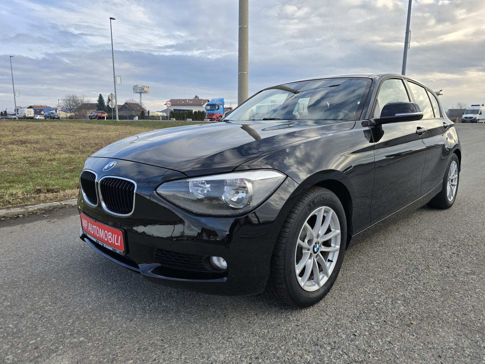 BMW 116d-2012god.mod-NAVIGACIJA-climatronic,176tkm,alu,6brzina,KARTICE, fotografija 2